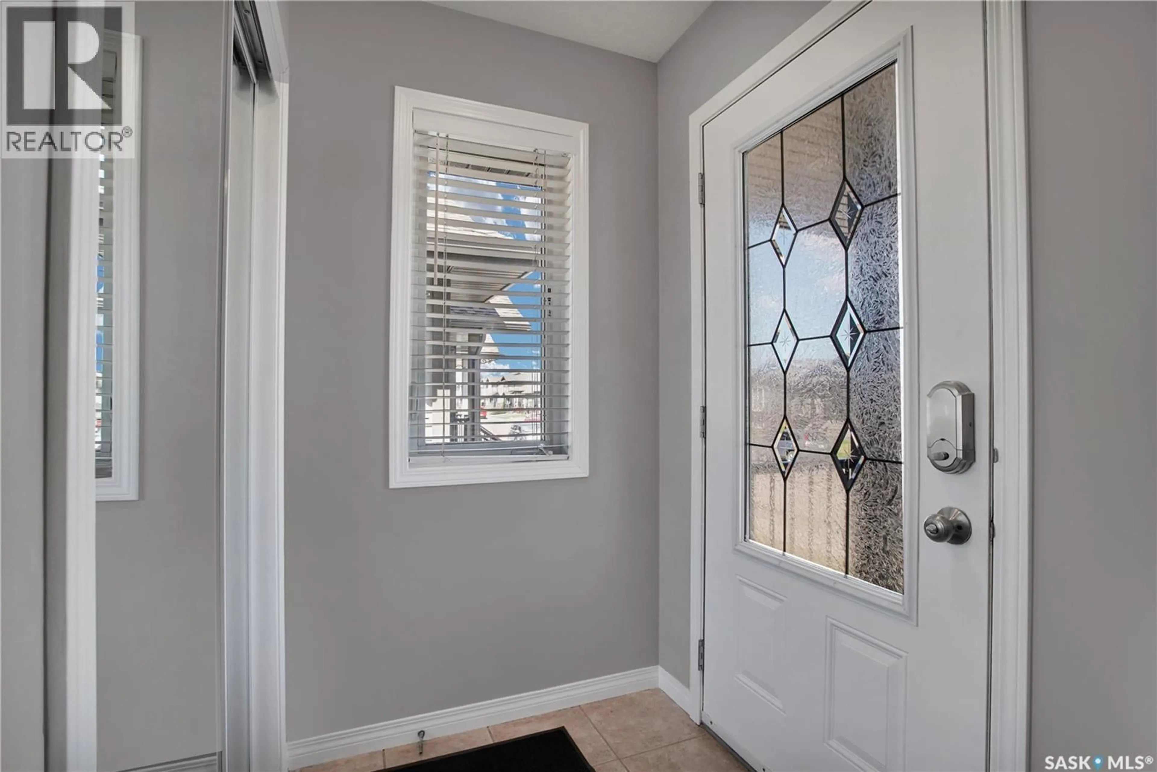 Indoor entryway for 952 GLENVIEW COVE, Martensville Saskatchewan S0K0A2