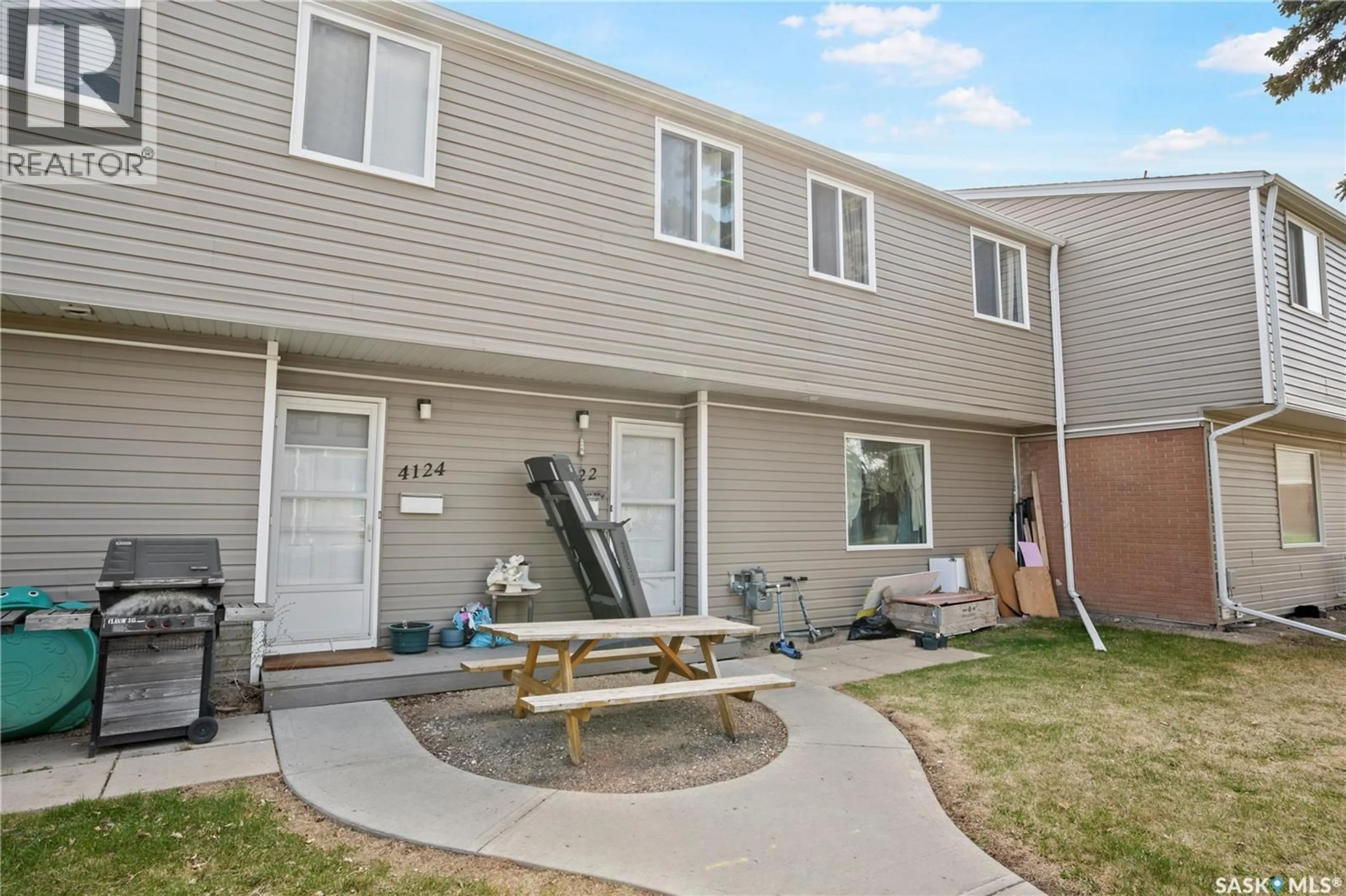 Patio, street for 4122 CASTLE ROAD, Regina Saskatchewan S4S6A4