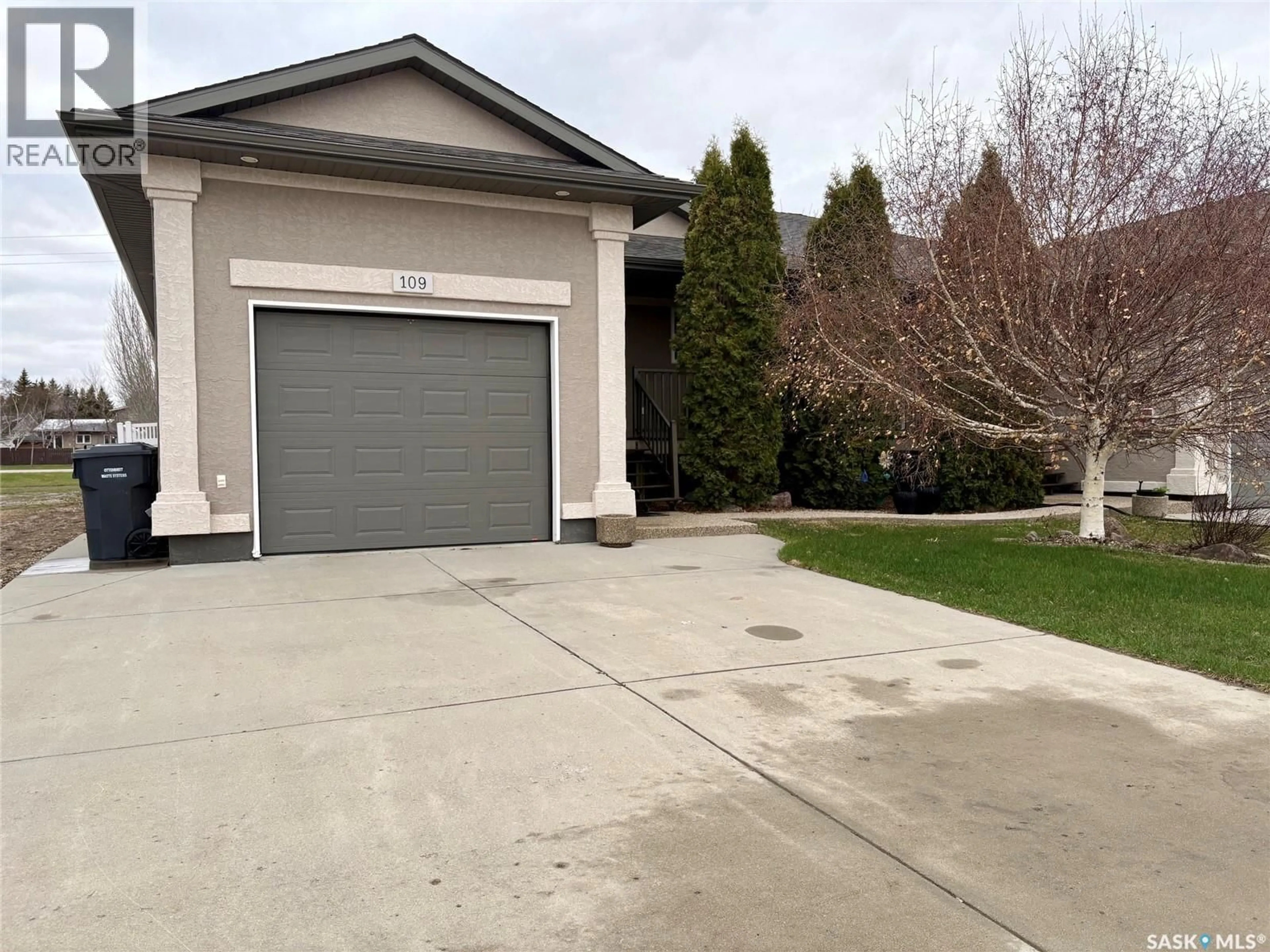 Indoor garage for 109 GOOD SPIRIT CRESCENT, Yorkton Saskatchewan S3N3J8
