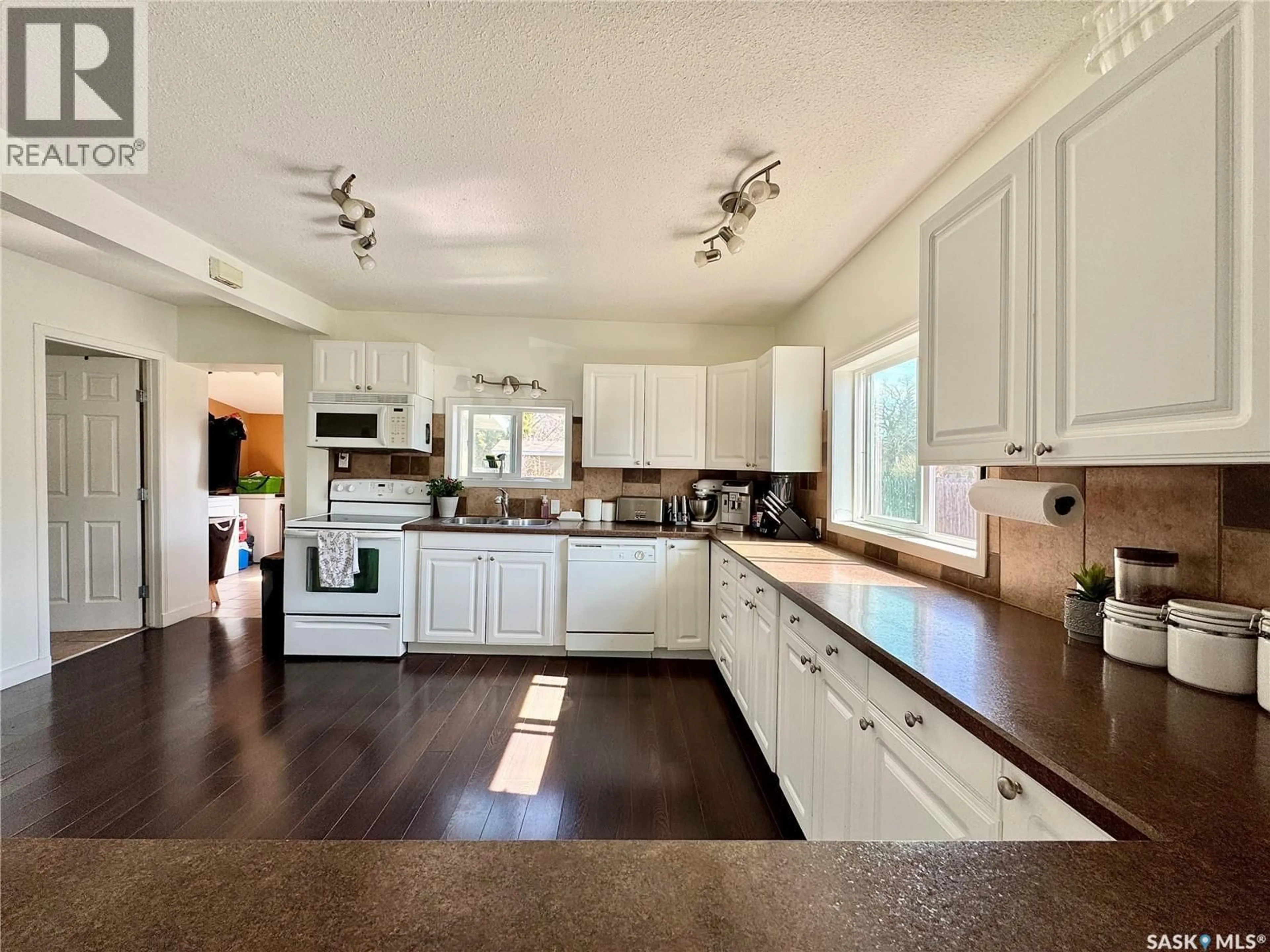 Open concept kitchen, unknown for 130 5TH STREET, Bredenbury Saskatchewan S0A0H0