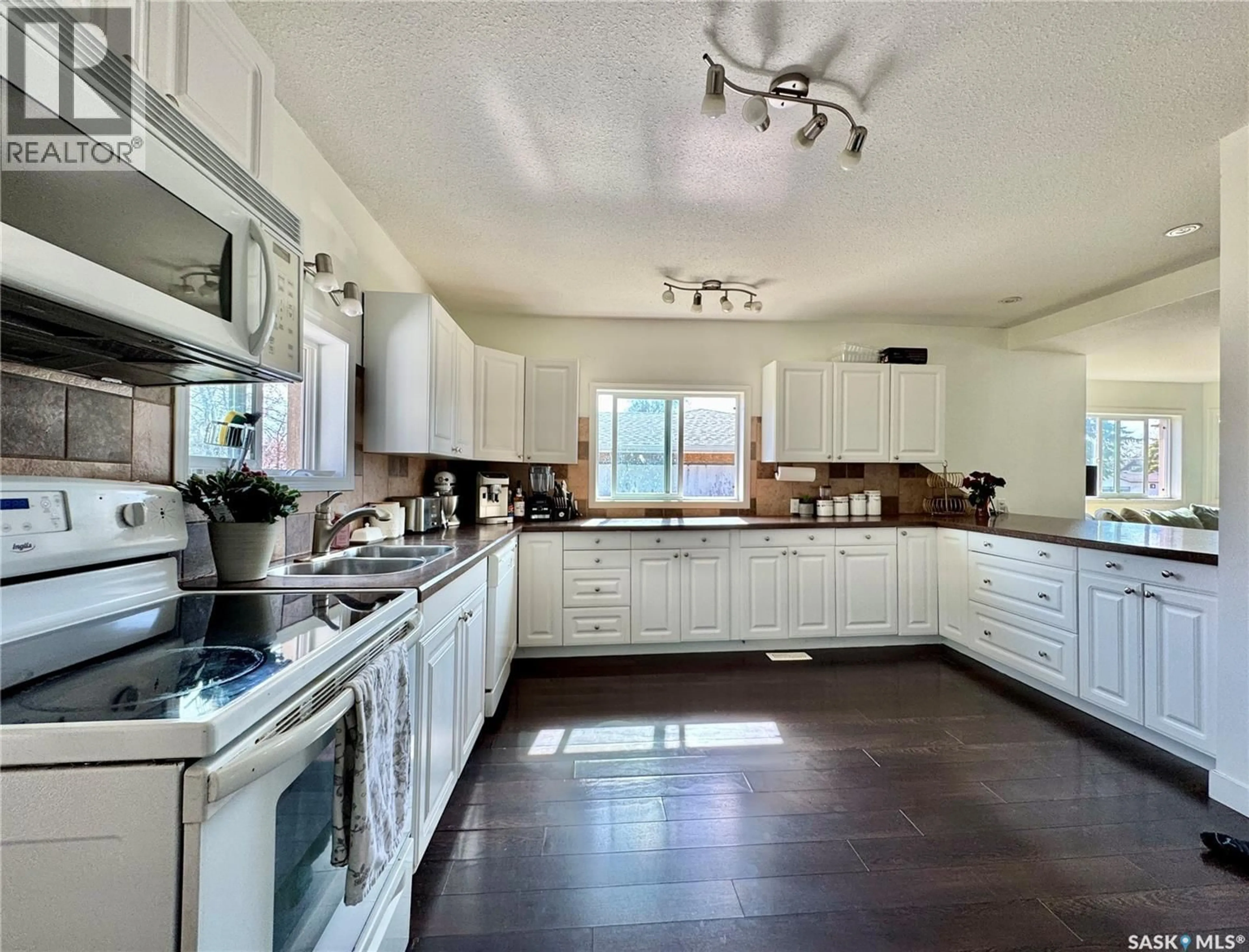 Open concept kitchen, unknown for 130 5TH STREET, Bredenbury Saskatchewan S0A0H0