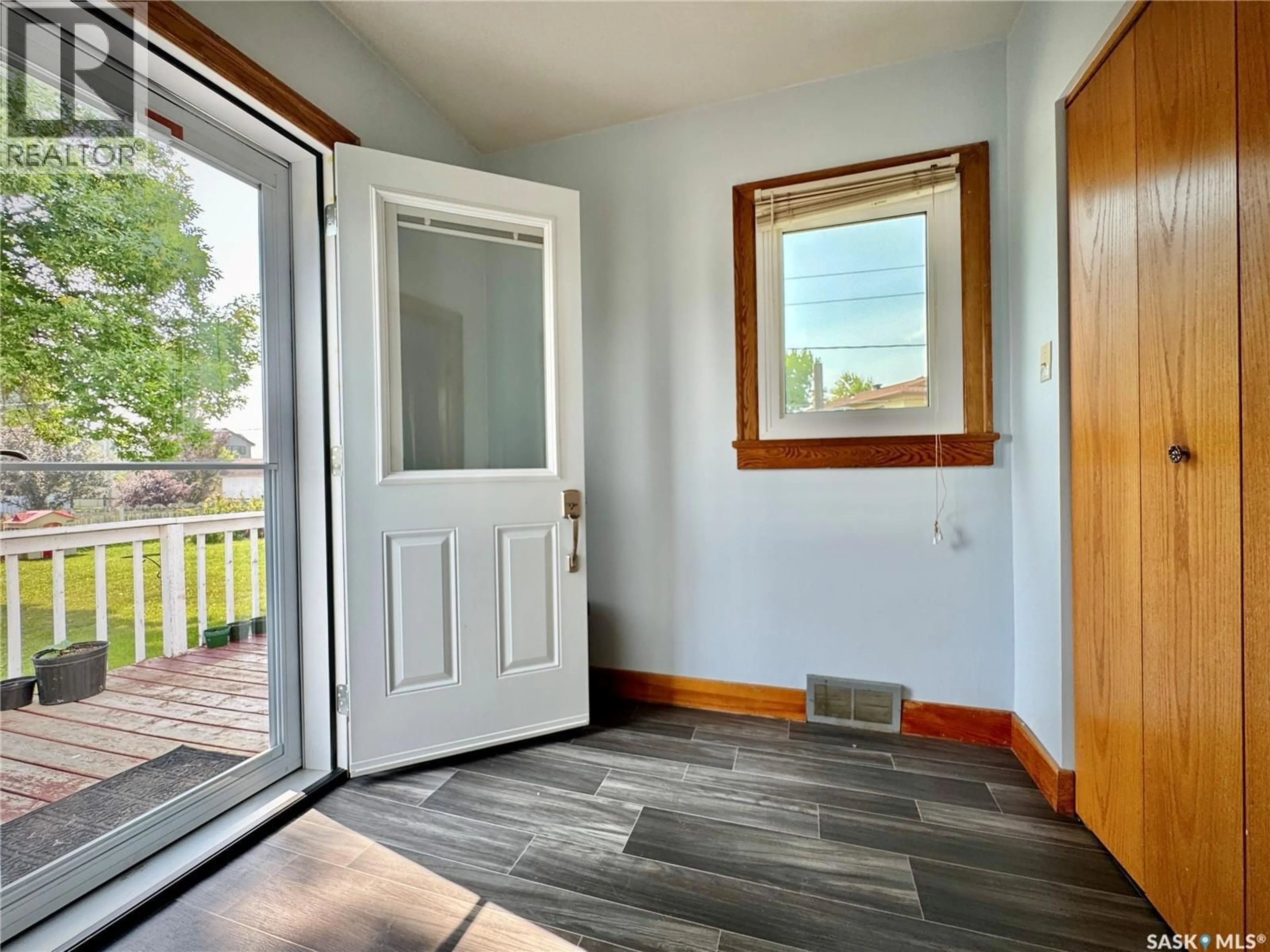 Indoor entryway for 405 MARCH AVENUE, Langenburg Saskatchewan S0A0A0
