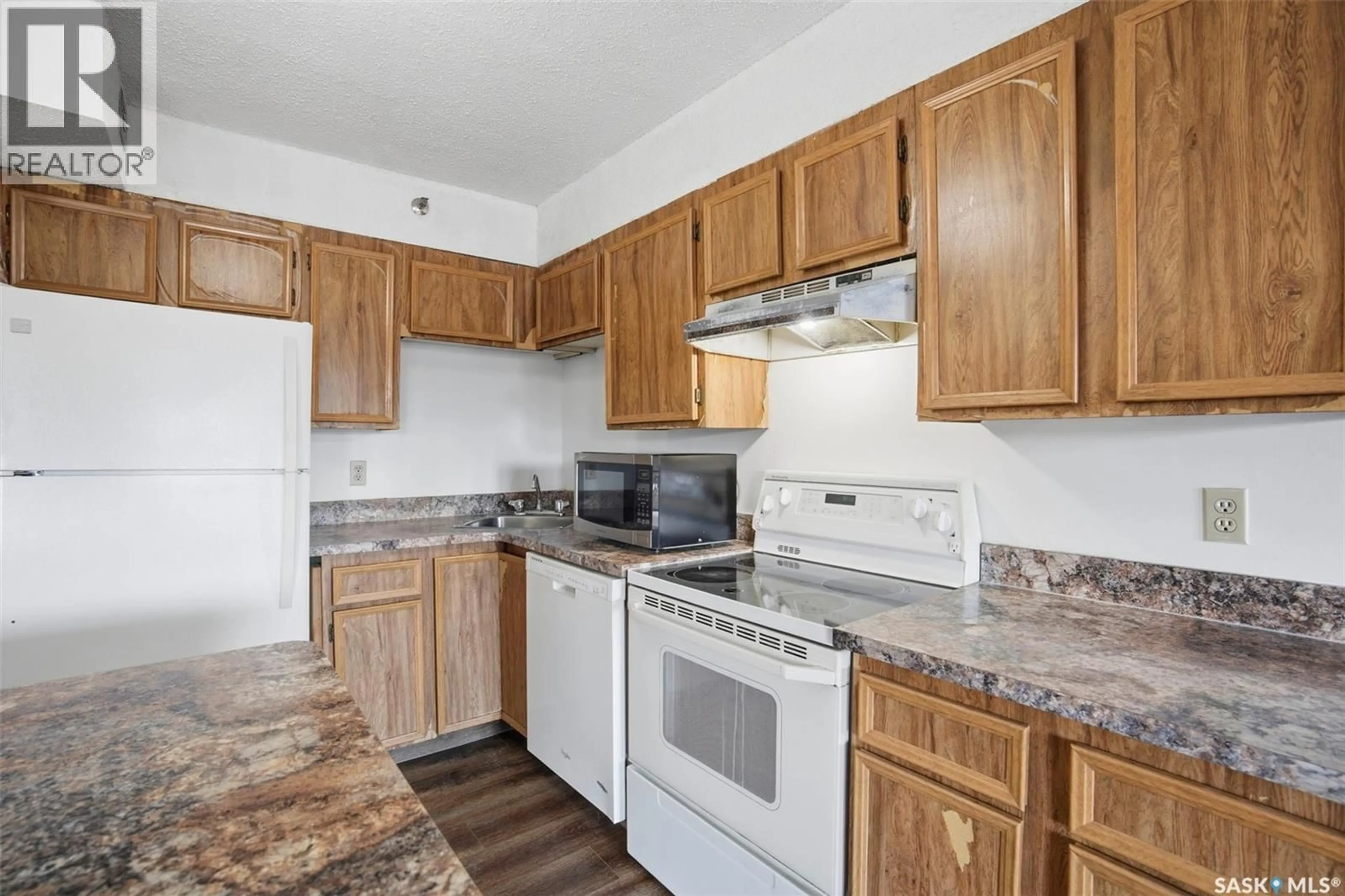 Standard kitchen, unknown for N - 401 405 5TH AVENUE, Saskatoon Saskatchewan S7K6Z3