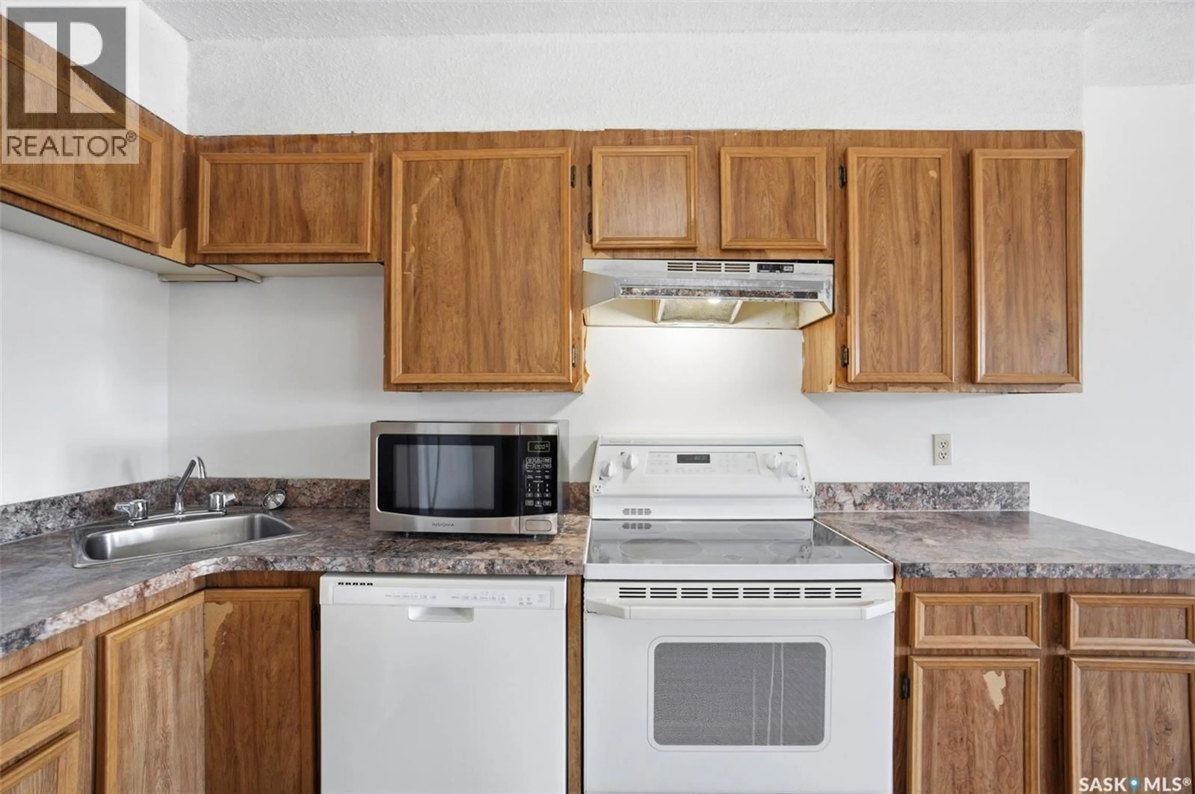 Standard kitchen, unknown for N - 401 405 5TH AVENUE, Saskatoon Saskatchewan S7K6Z3