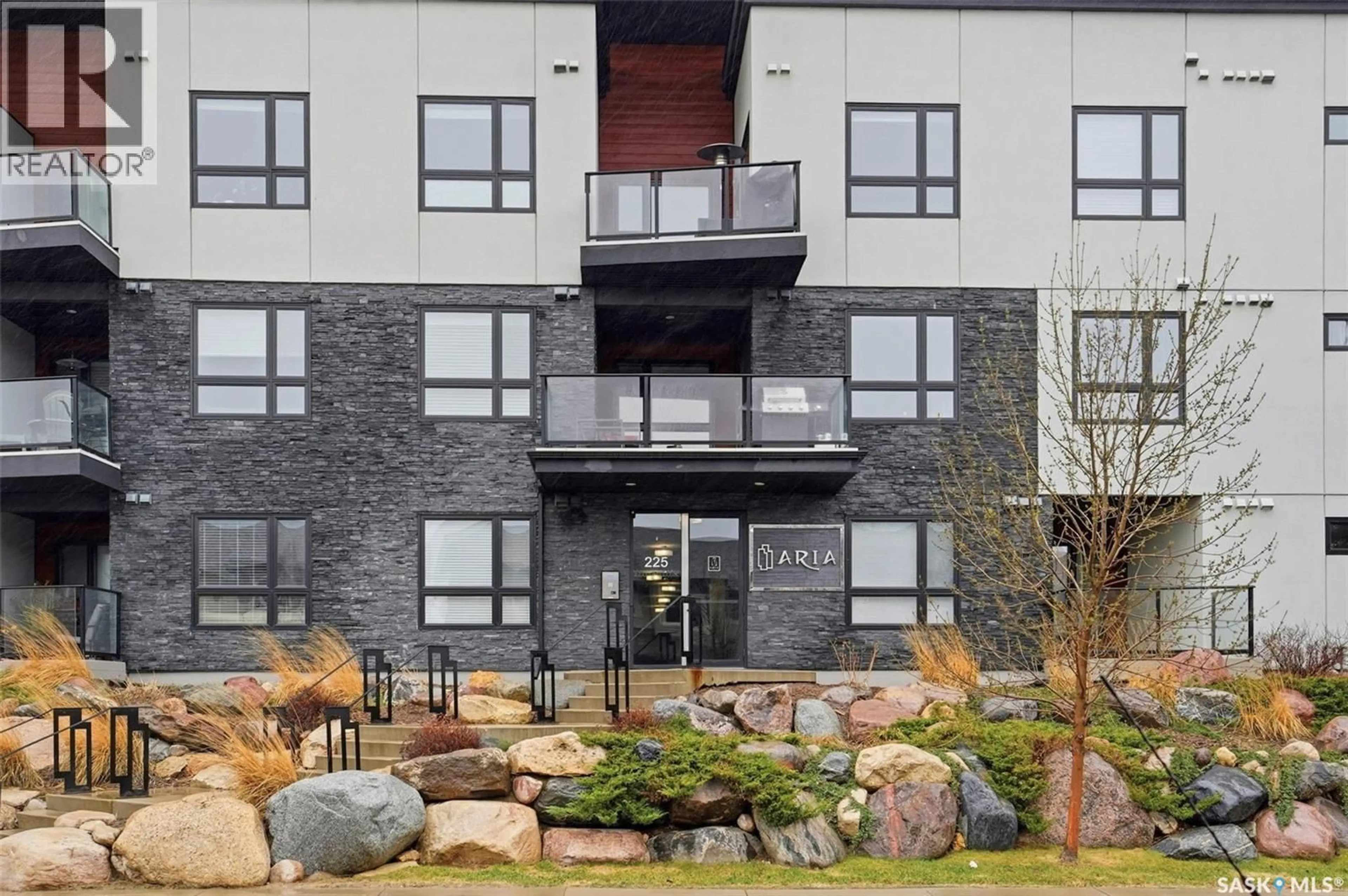 Patio, unknown for 102 225 MANINGAS BEND, Saskatoon Saskatchewan S7W0P9