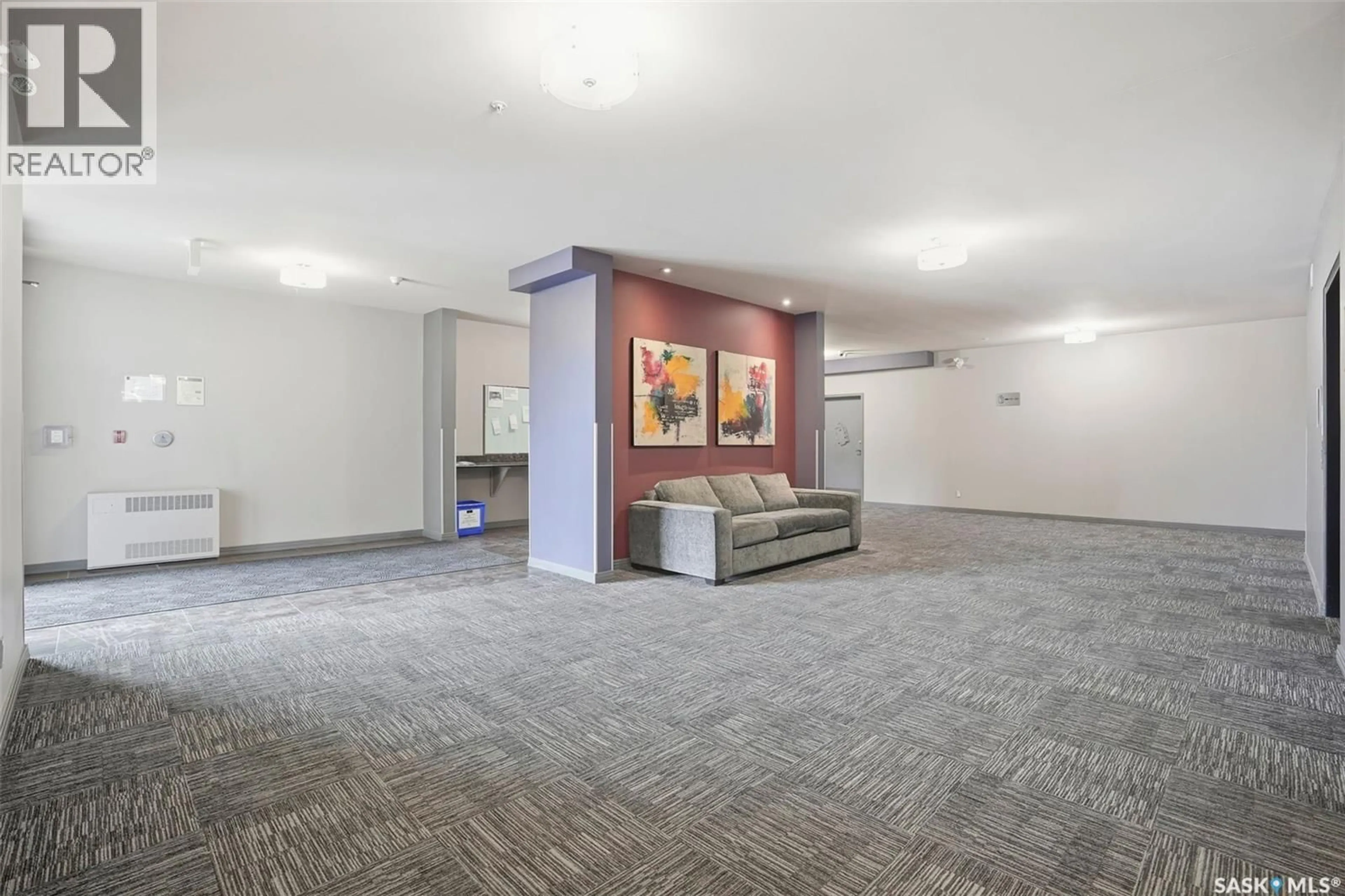 Indoor foyer for 102 225 MANINGAS BEND, Saskatoon Saskatchewan S7W0P9