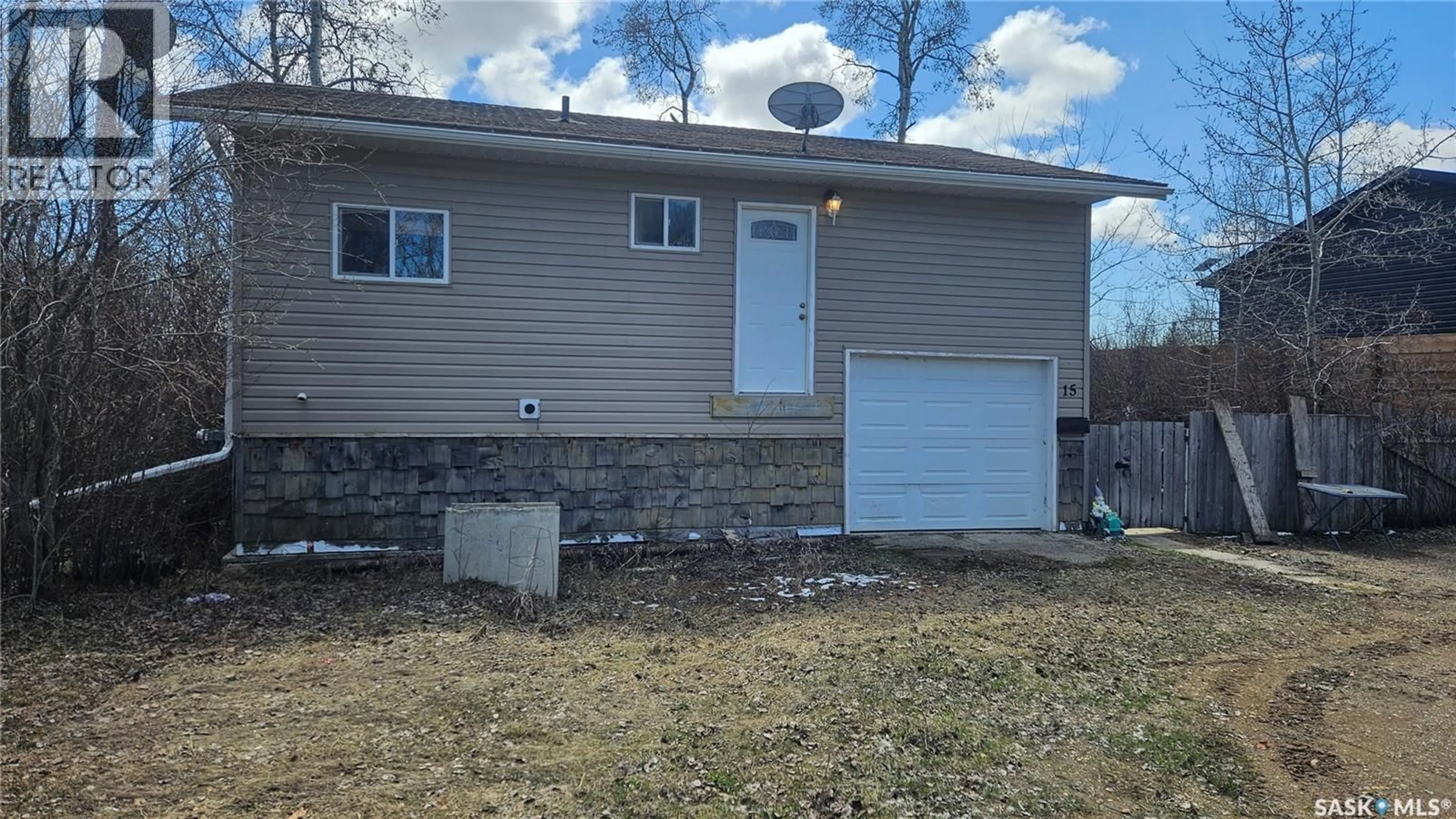 Home with vinyl exterior material, street for 6 DRIFTWOOD LANE, Invergordon Rm No. 430 Saskatchewan S0J1H0