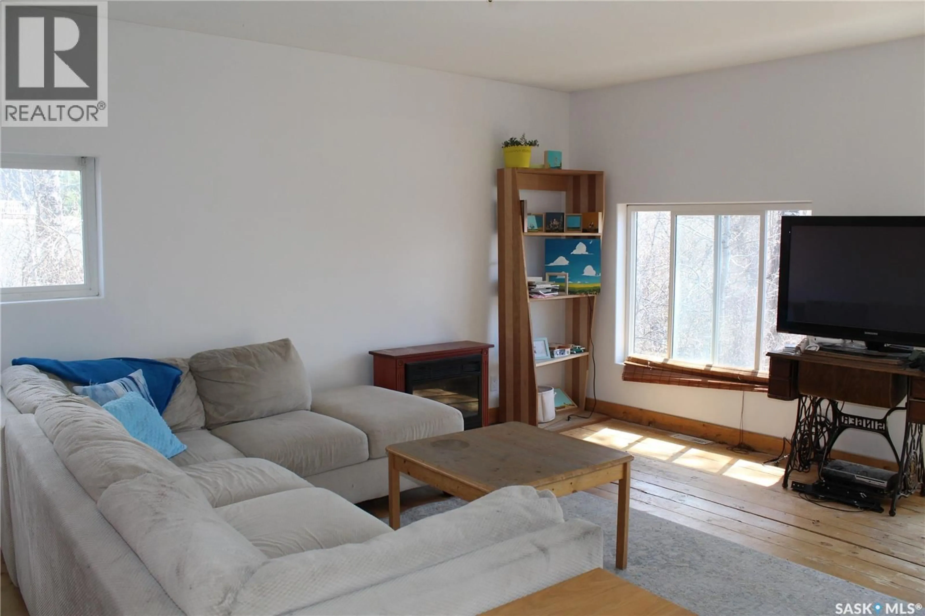 Living room with furniture, unknown for 6 DRIFTWOOD LANE, Invergordon Rm No. 430 Saskatchewan S0J1H0