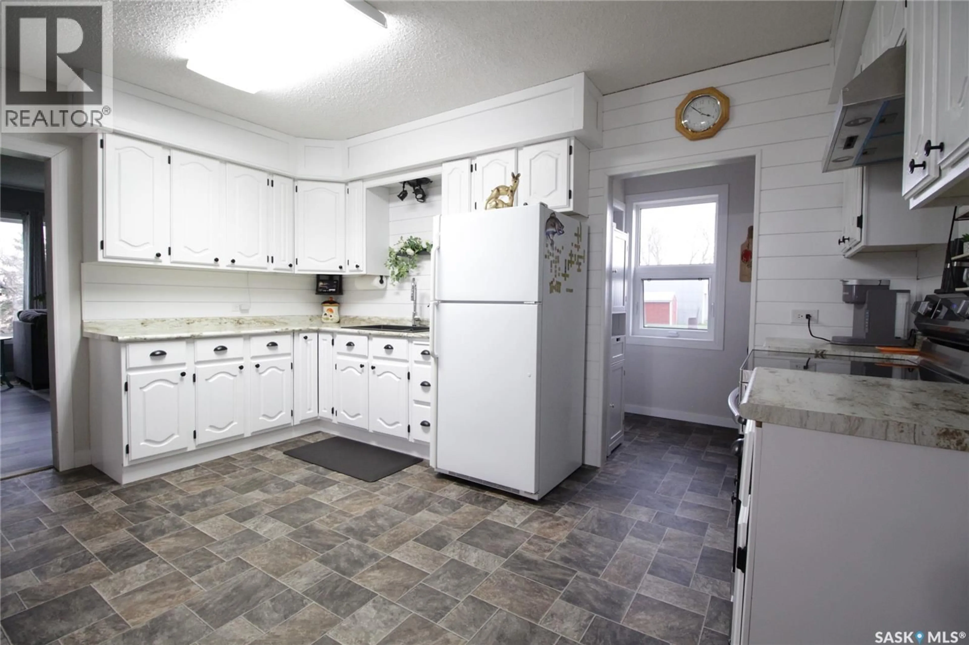 Standard kitchen, ceramic/tile floor for SELBY ACREAGE, Rocanville Rm No. 151 Saskatchewan S0A3L0