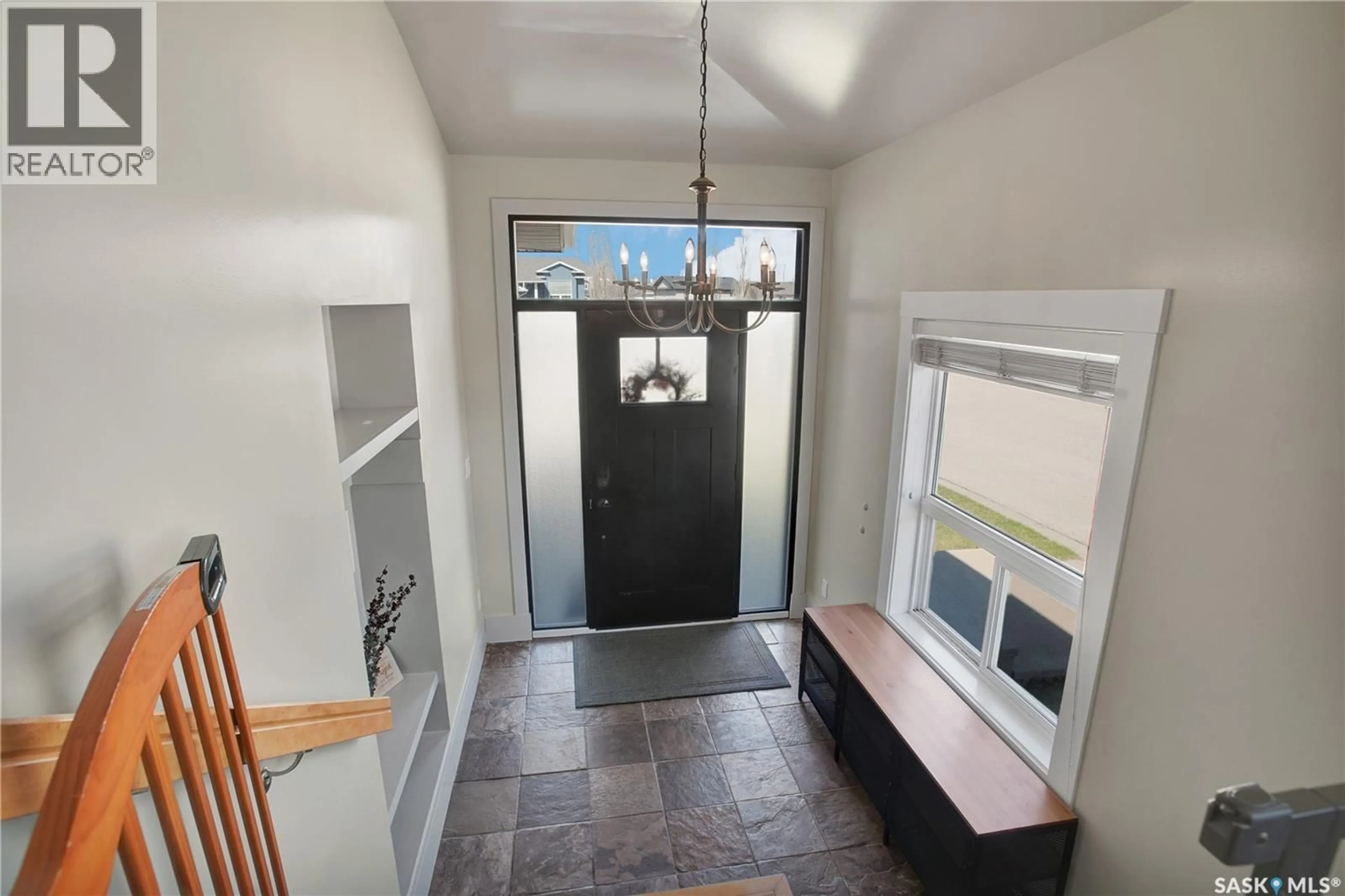 Indoor entryway for 752 REDDEKOPP DRIVE, Martensville Saskatchewan S0K2T2
