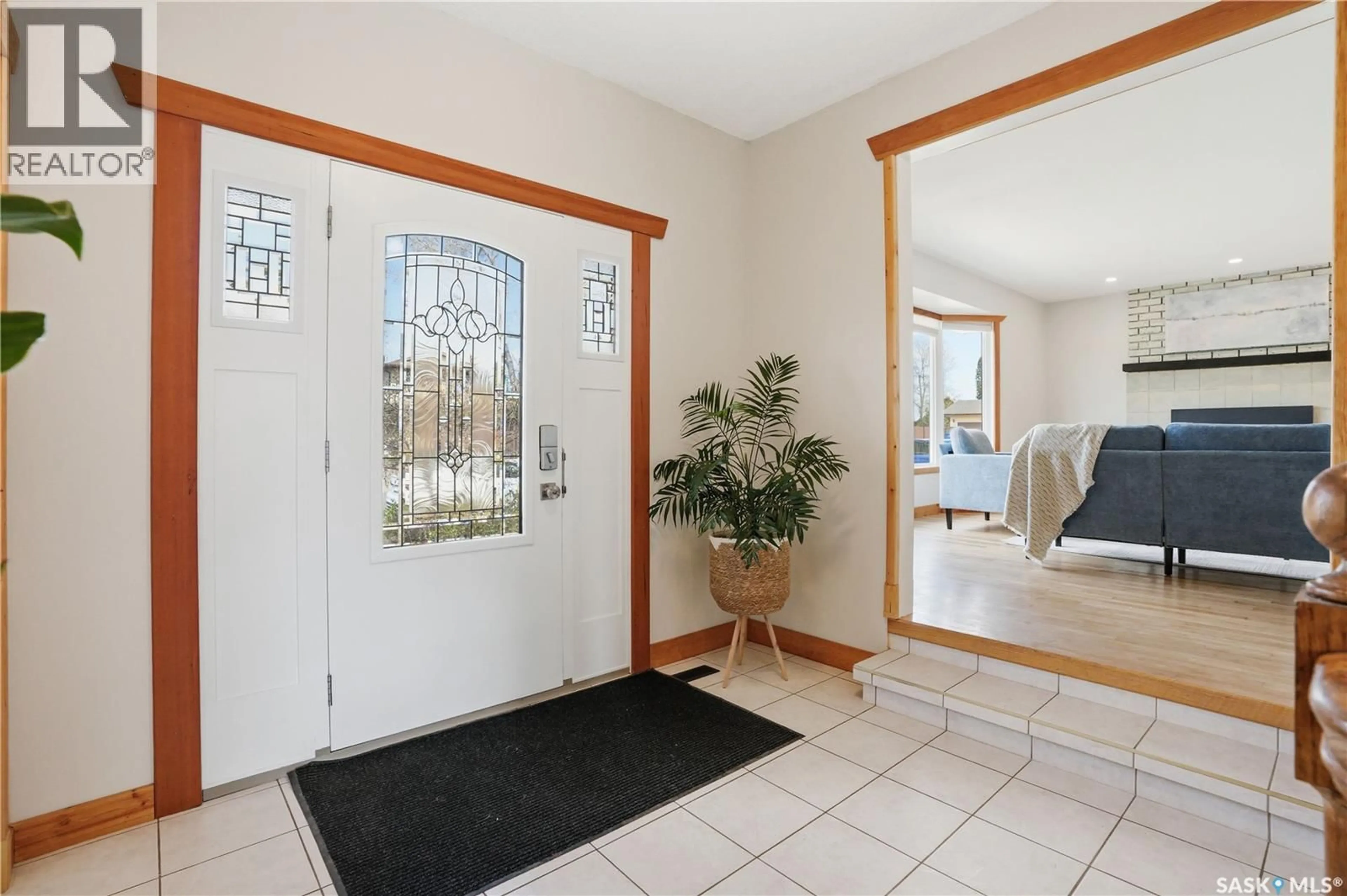 Indoor entryway for 206 LA LOCHE TERRACE, Saskatoon Saskatchewan S7K4R9