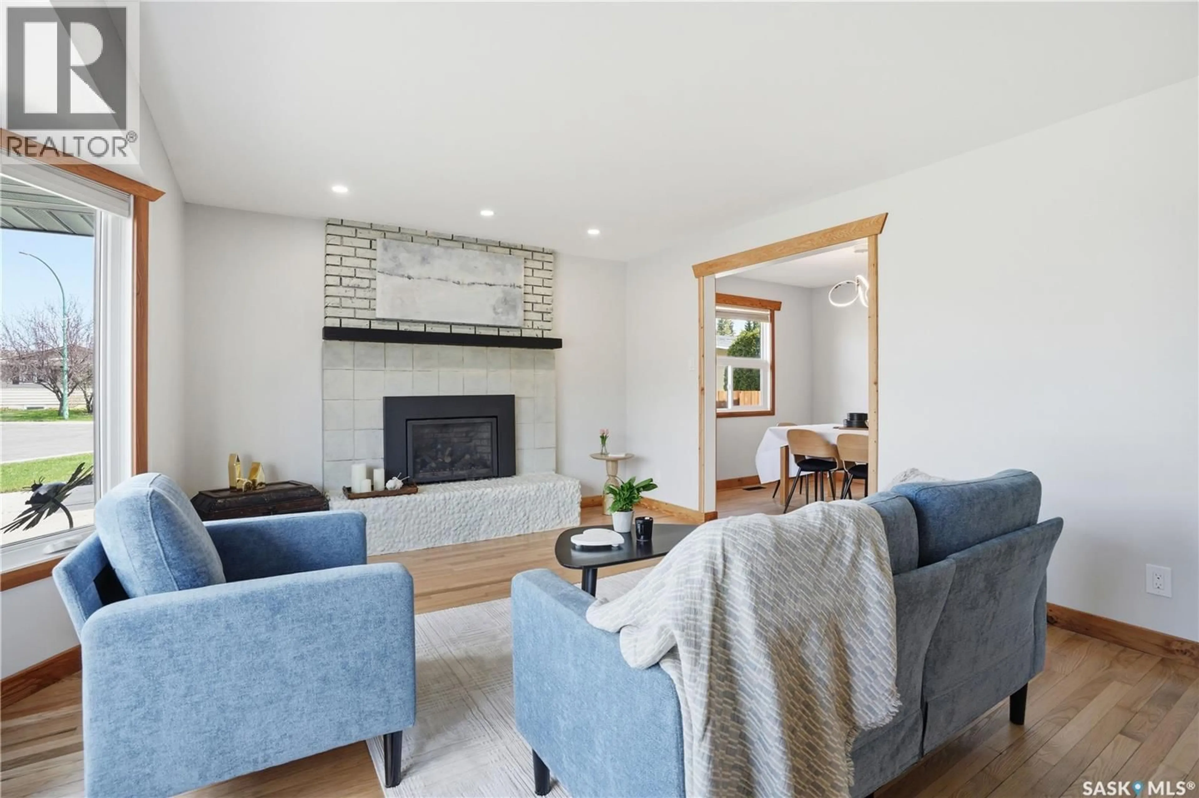 Living room with furniture, unknown for 206 LA LOCHE TERRACE, Saskatoon Saskatchewan S7K4R9