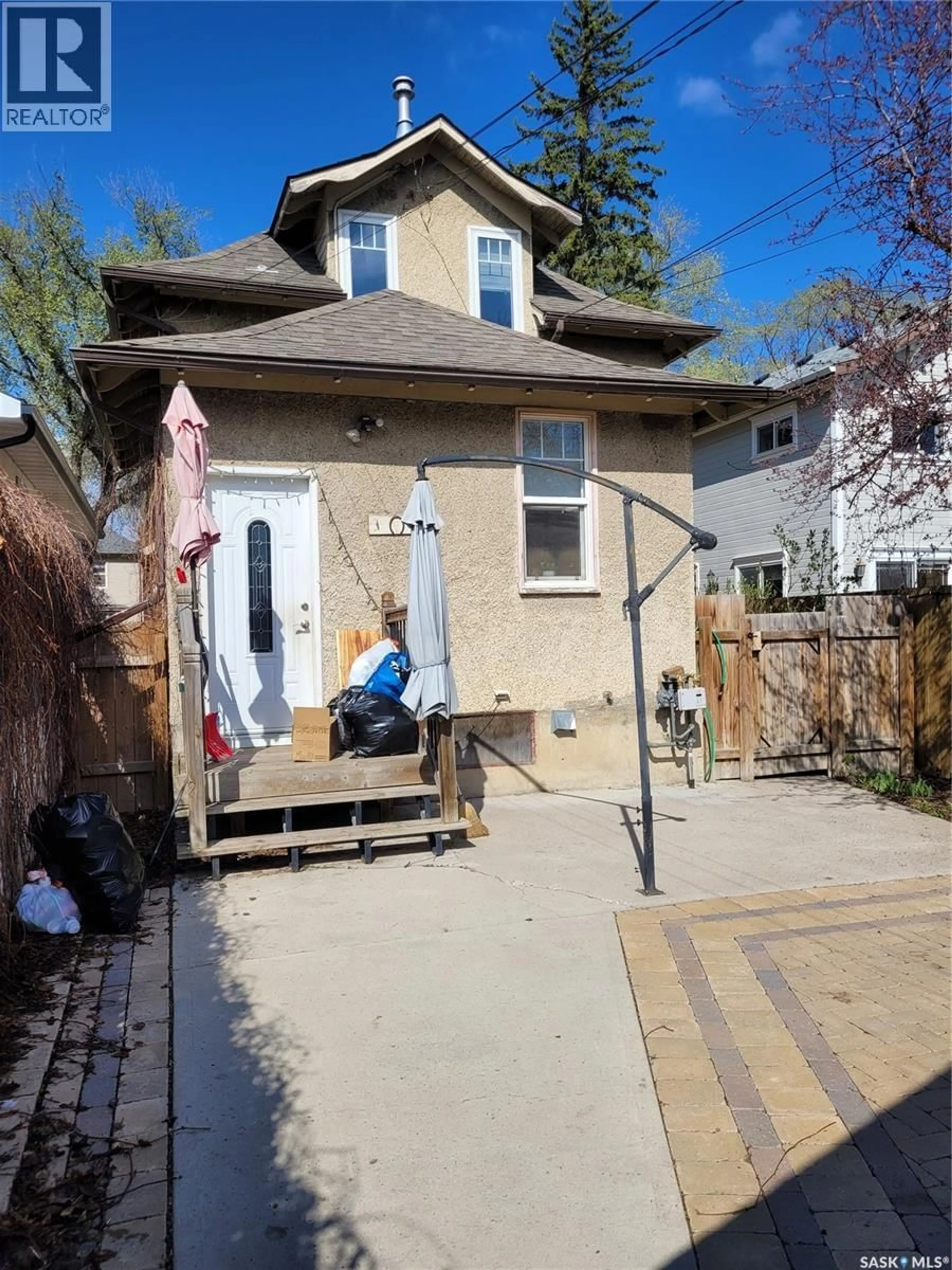 Unknown for 916 6TH AVENUE, Saskatoon Saskatchewan S7K2T4