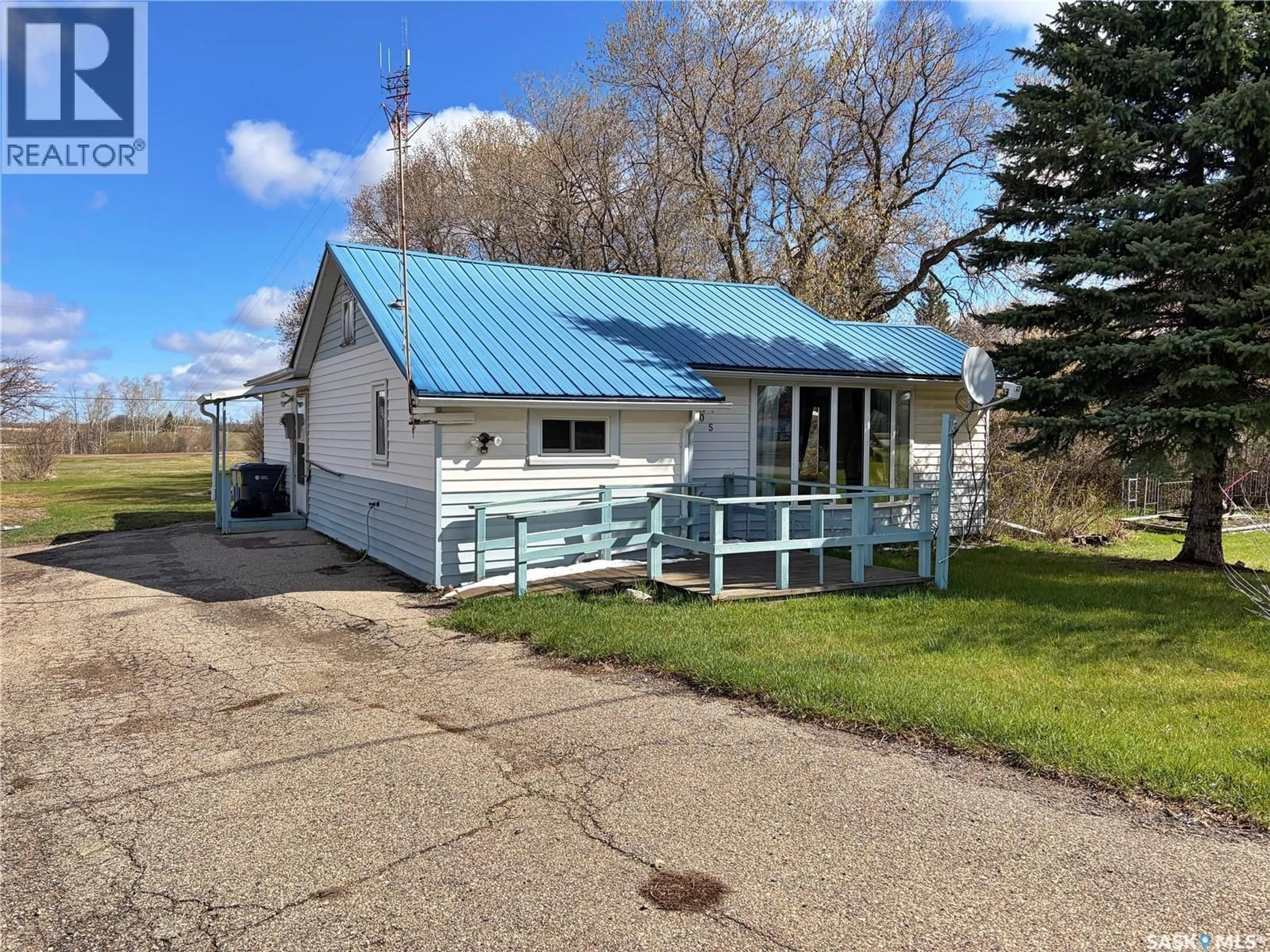 A pic from outside/outdoor area/front of a property/back of a property/a pic from drone, unknown for 105 PIPESTONE AVENUE, Wawota Saskatchewan S0G5A0