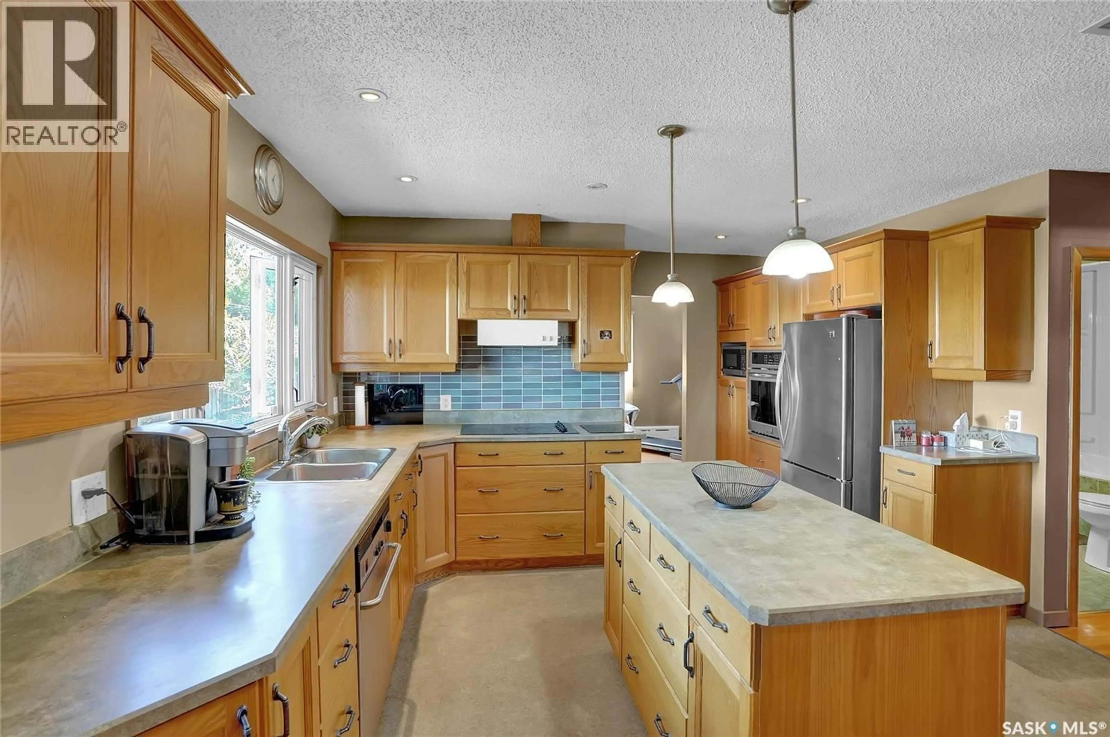 Contemporary kitchen, ceramic/tile floor for 3212 L'ARCHE CRESCENT, Regina Saskatchewan S4S5V8
