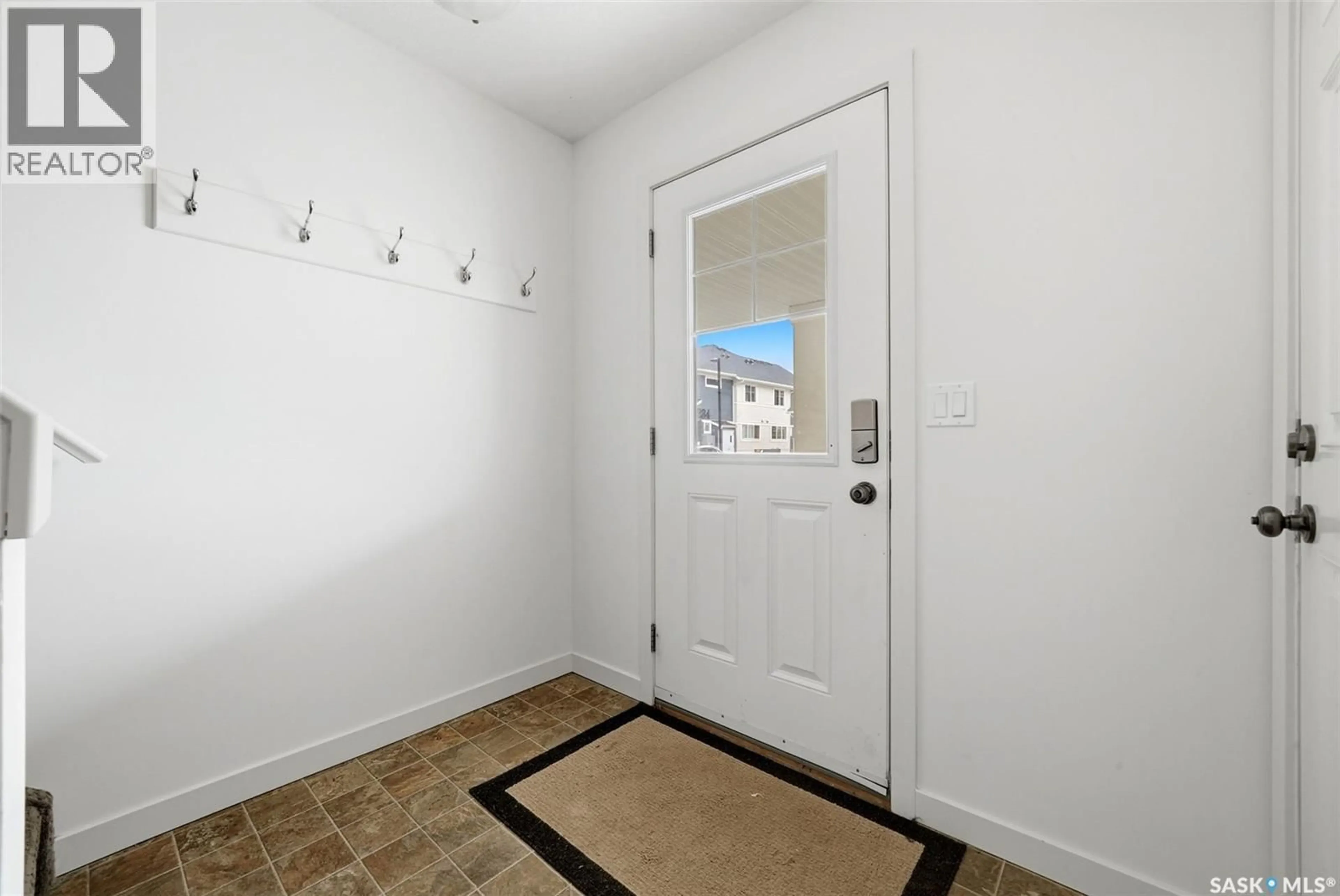 Indoor entryway for 5250 - 92 AERODROME ROAD, Regina Saskatchewan S4W0H7