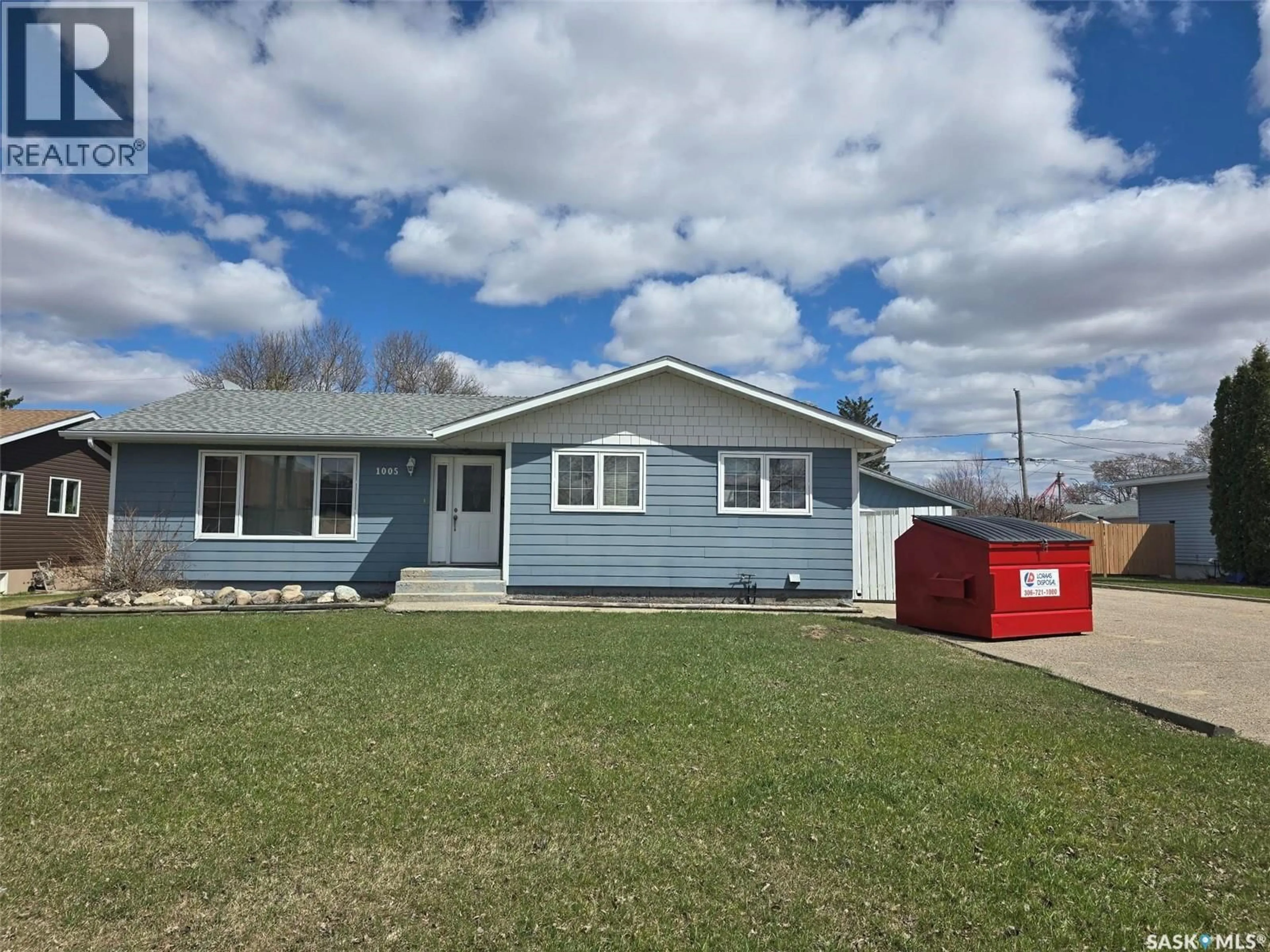 Home with vinyl exterior material, street for 1005 ANDERSON STREET, Grenfell Saskatchewan S0G2B0