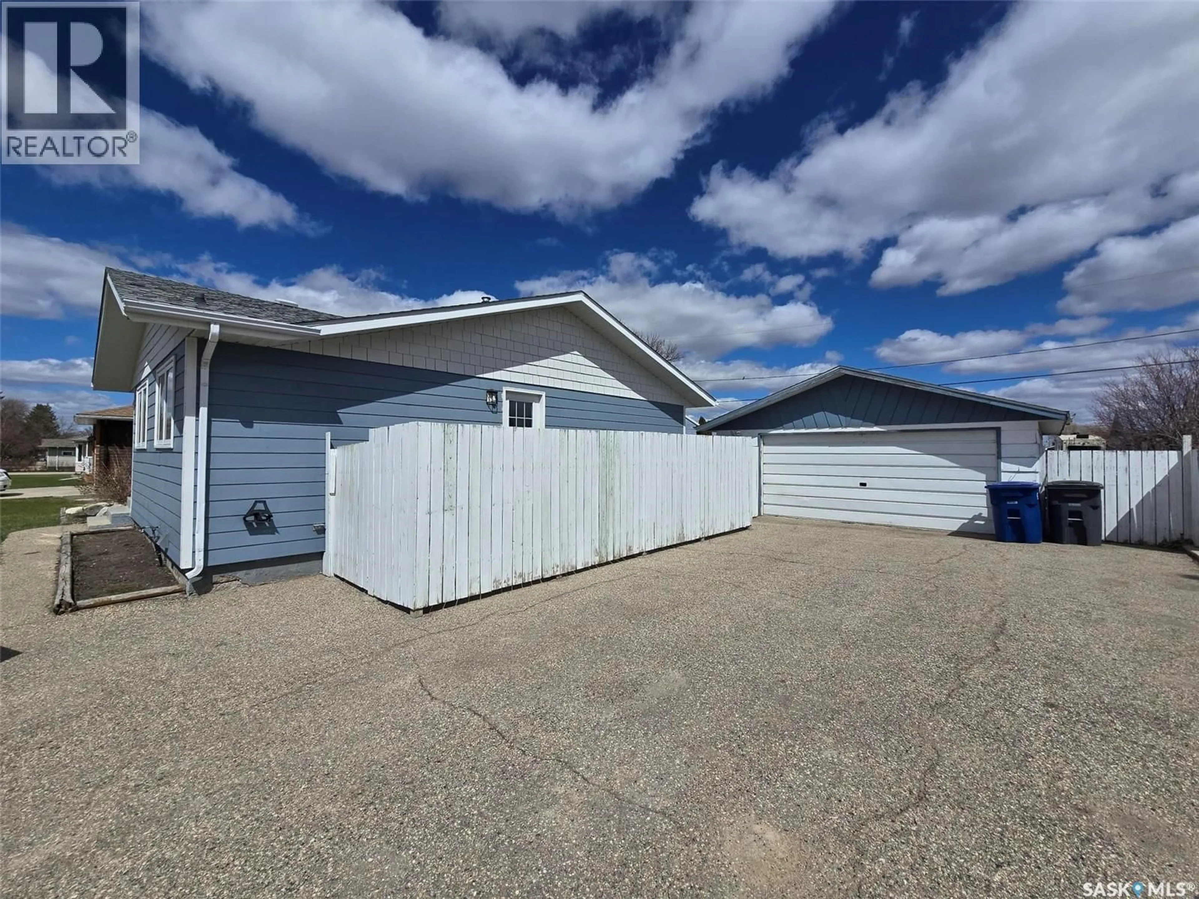 A pic from outside/outdoor area/front of a property/back of a property/a pic from drone, street for 1005 ANDERSON STREET, Grenfell Saskatchewan S0G2B0