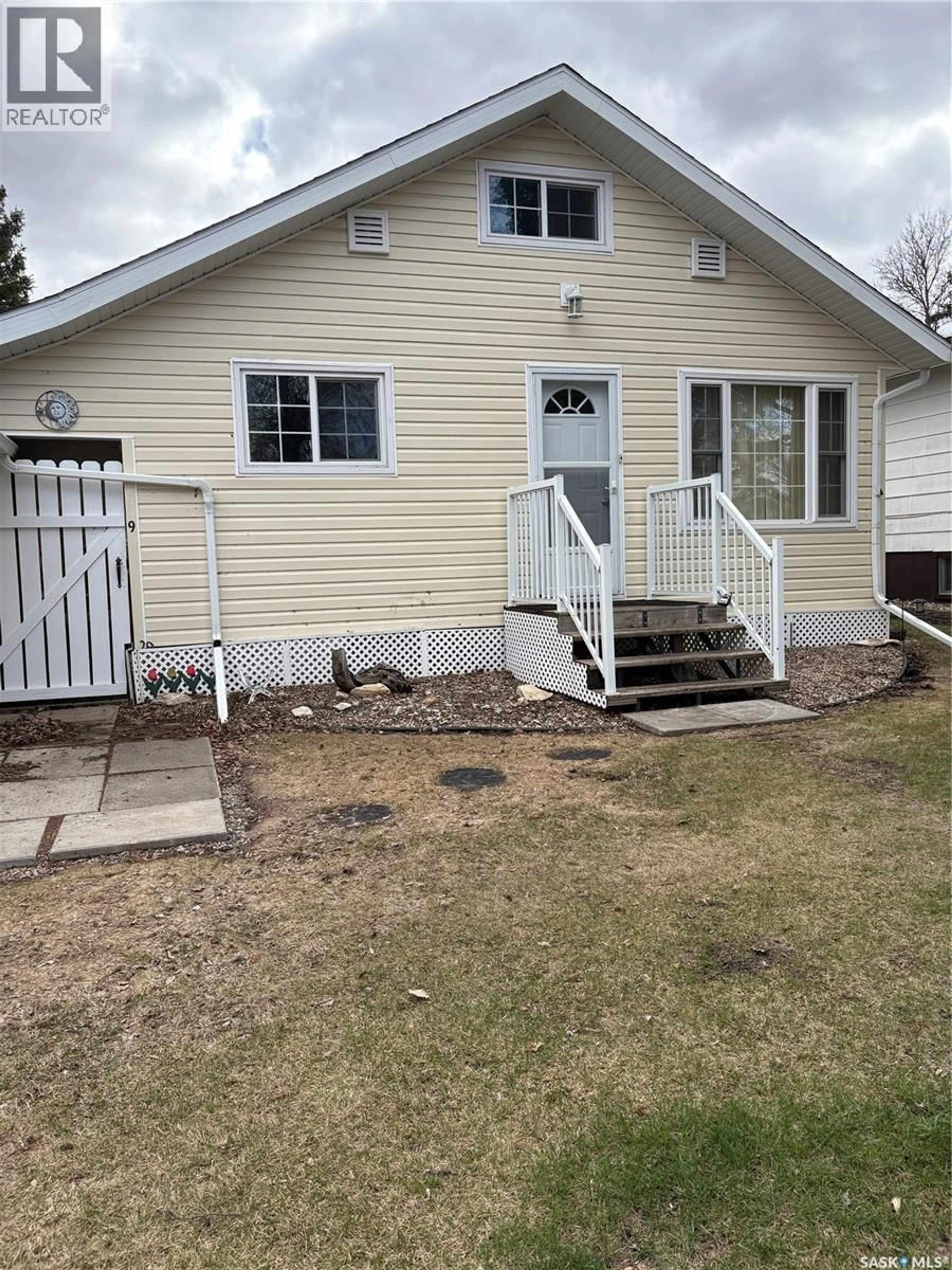 Home with vinyl exterior material, street for 209 2ND AVENUE, Kelvington Saskatchewan S0A1W0