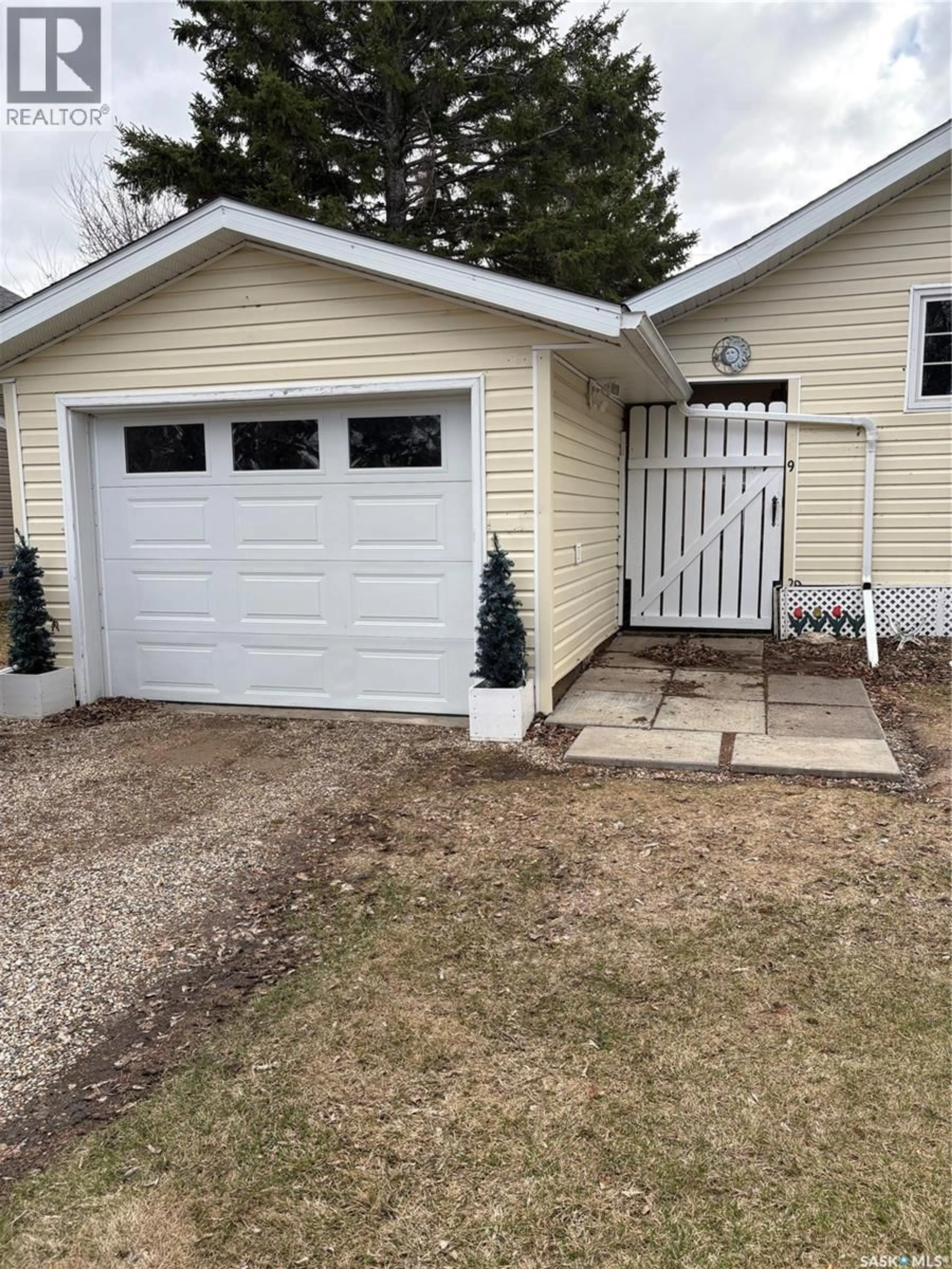 Indoor garage for 209 2ND AVENUE, Kelvington Saskatchewan S0A1W0