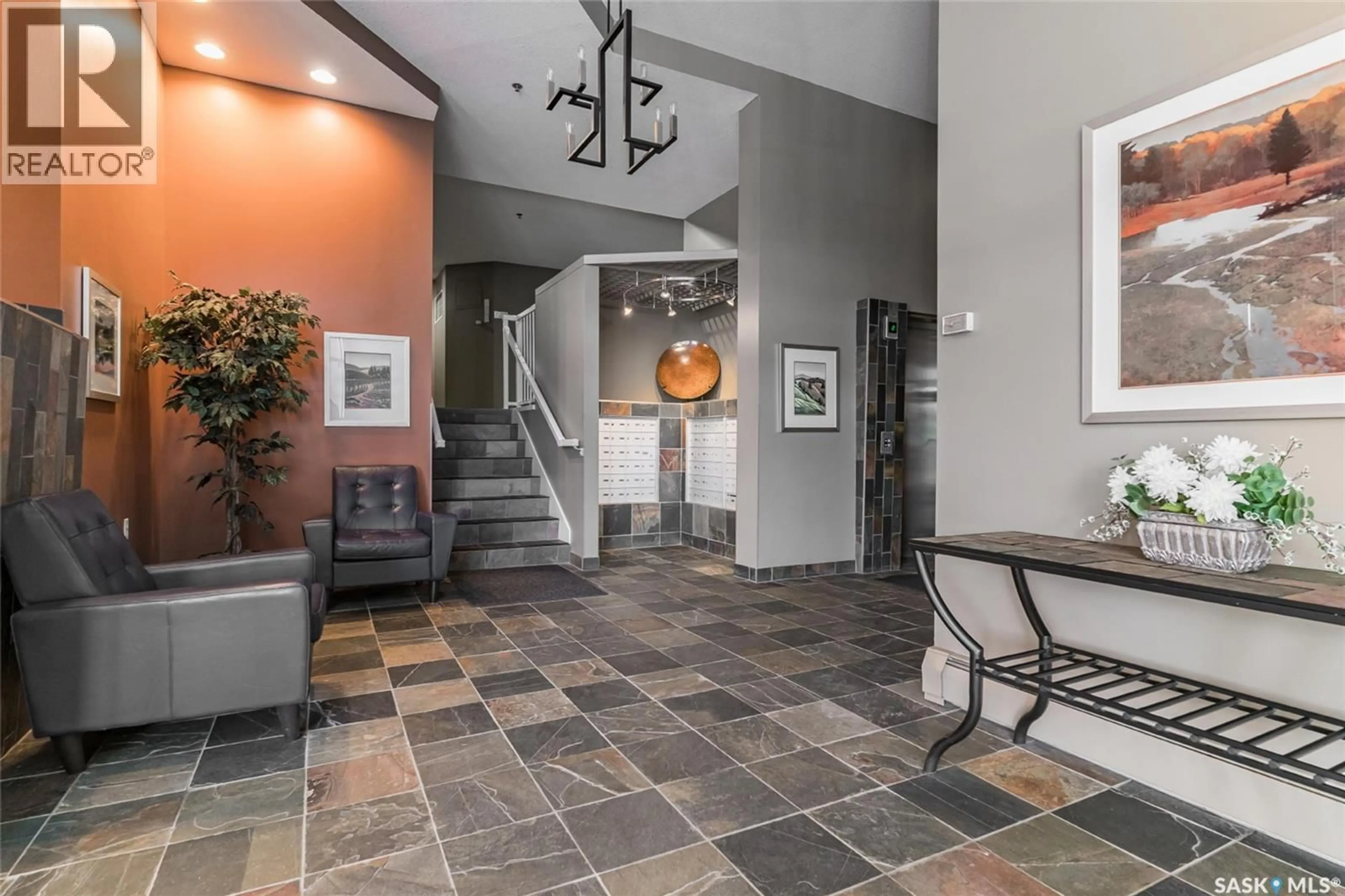Indoor foyer for 2213 - 215 ADELAIDE STREET, Saskatoon Saskatchewan S7J0J6