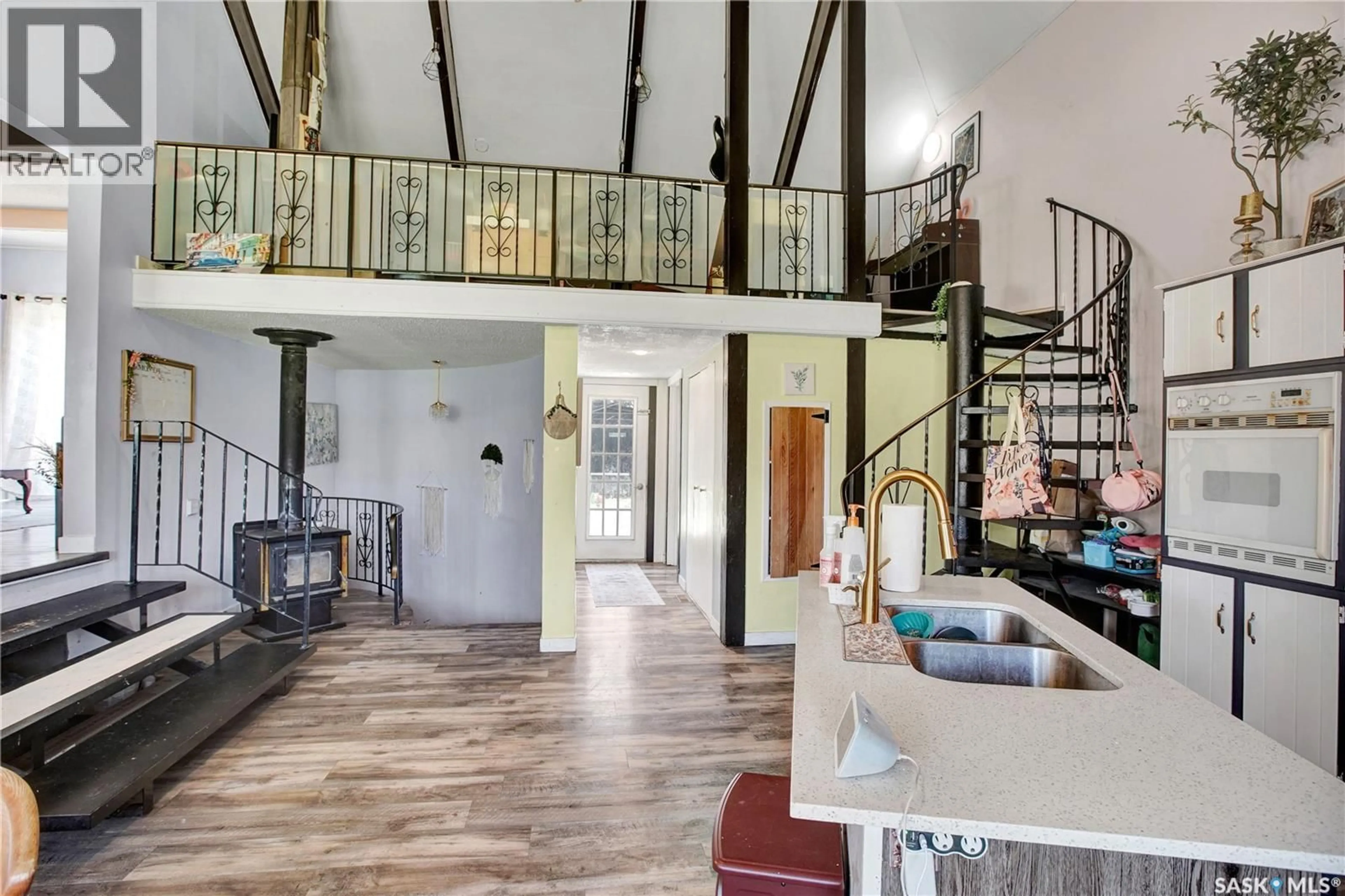 Indoor foyer for 516 1ST STREET, Waldheim Saskatchewan S0K4R0