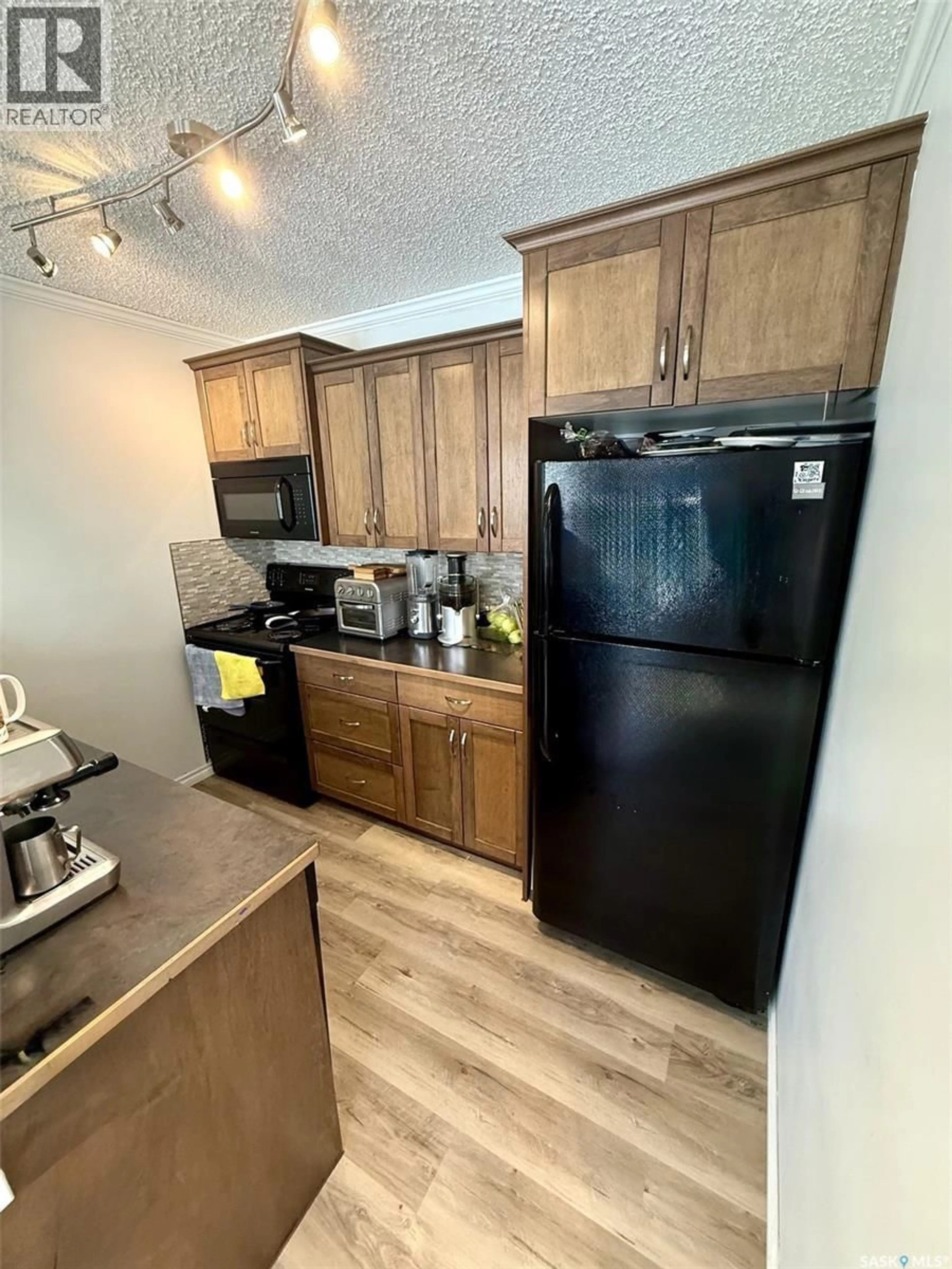 Standard kitchen, unknown for 203 - 148 CATHERINE STREET, Yorkton Saskatchewan S3N4J6