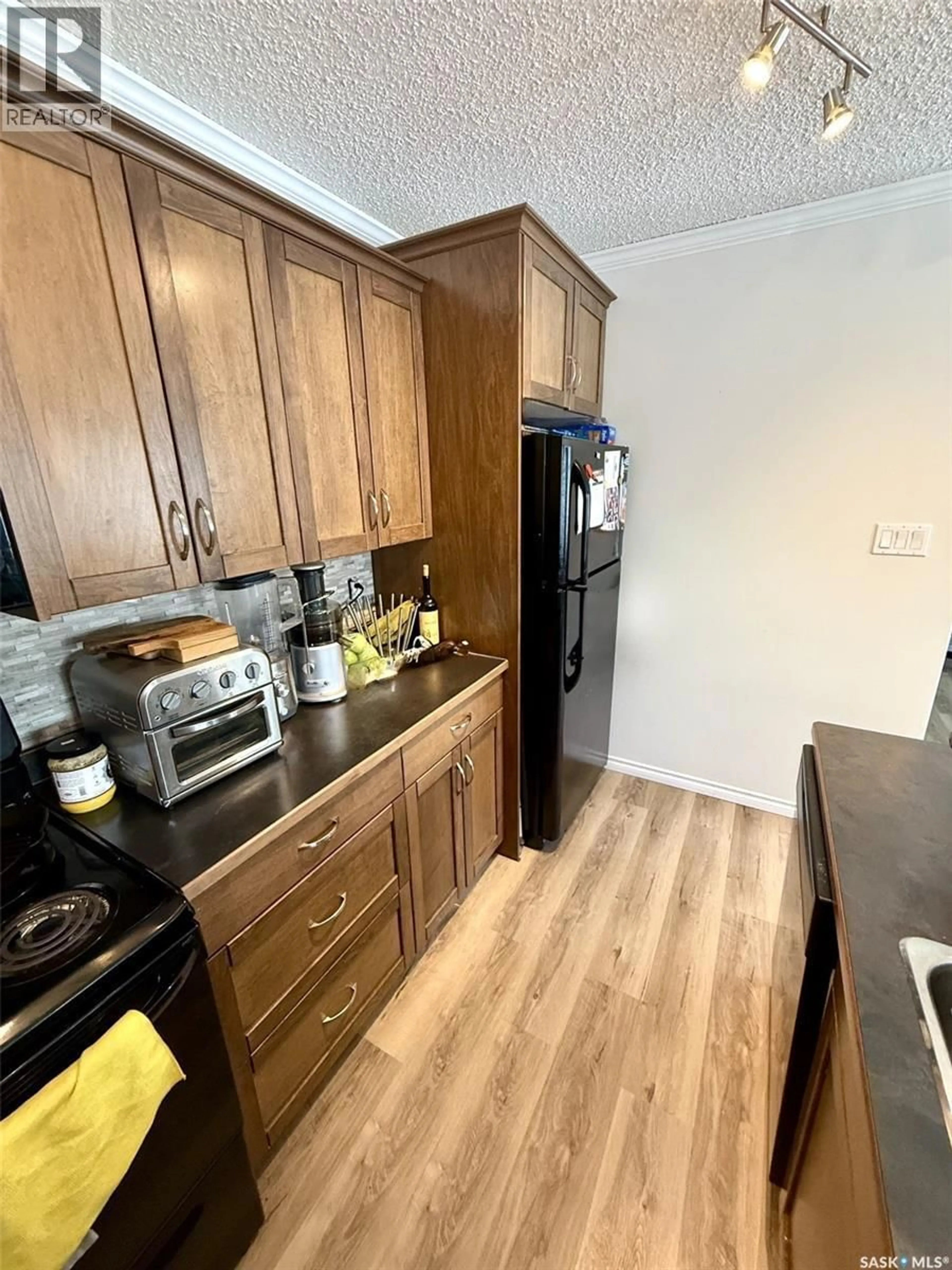 Standard kitchen, wood/laminate floor for 203 - 148 CATHERINE STREET, Yorkton Saskatchewan S3N4J6