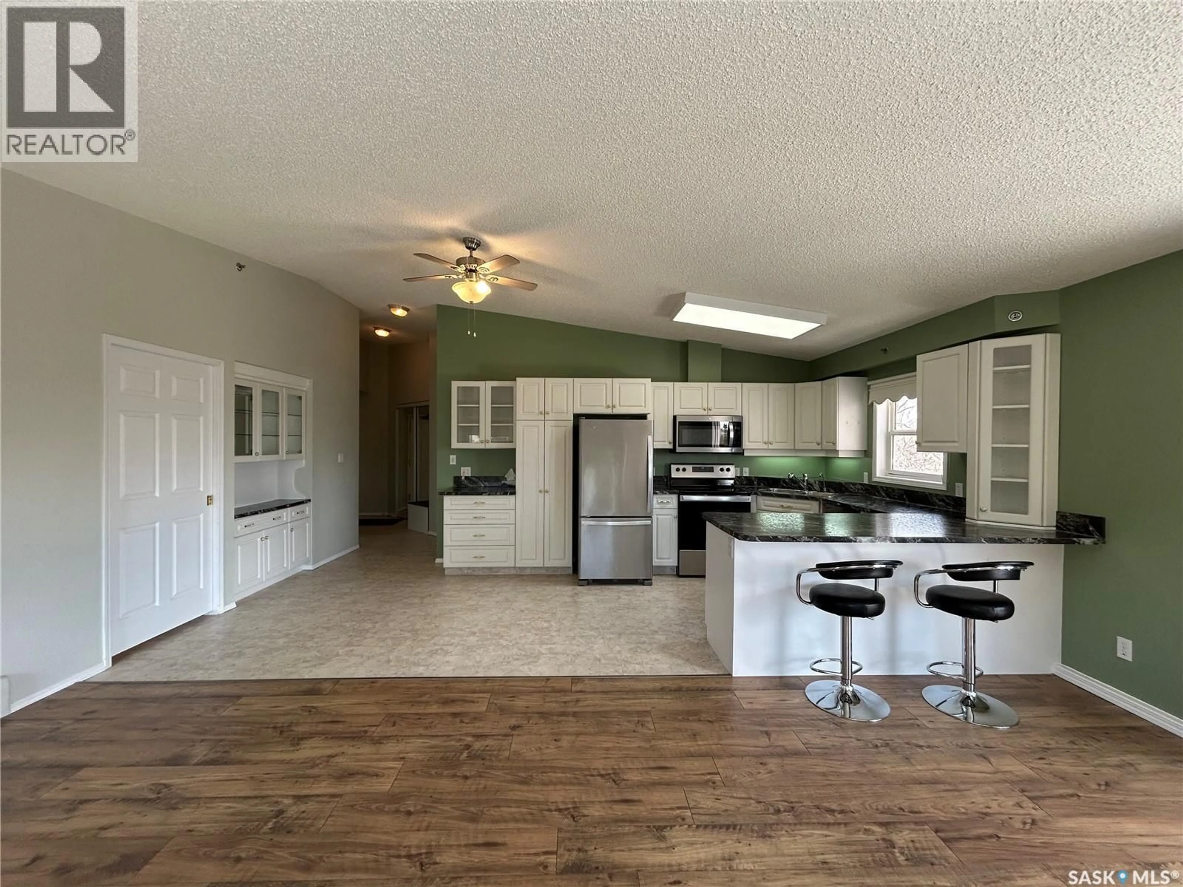 Open concept kitchen, unknown for 408 740 9TH STREET, Humboldt Saskatchewan S0K2A0