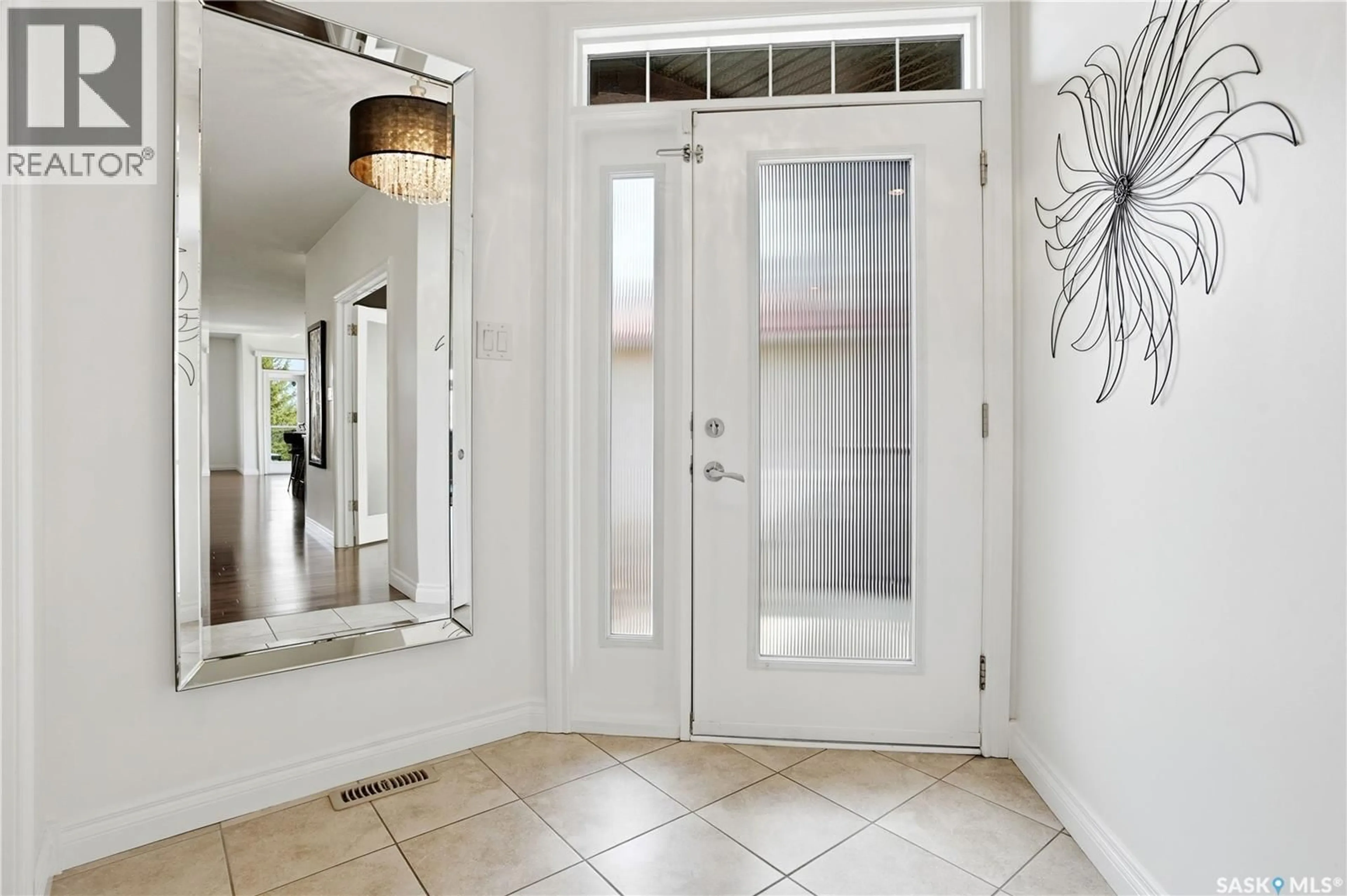 Indoor entryway for 2431 LINNER BAY, Regina Saskatchewan S4V1K3
