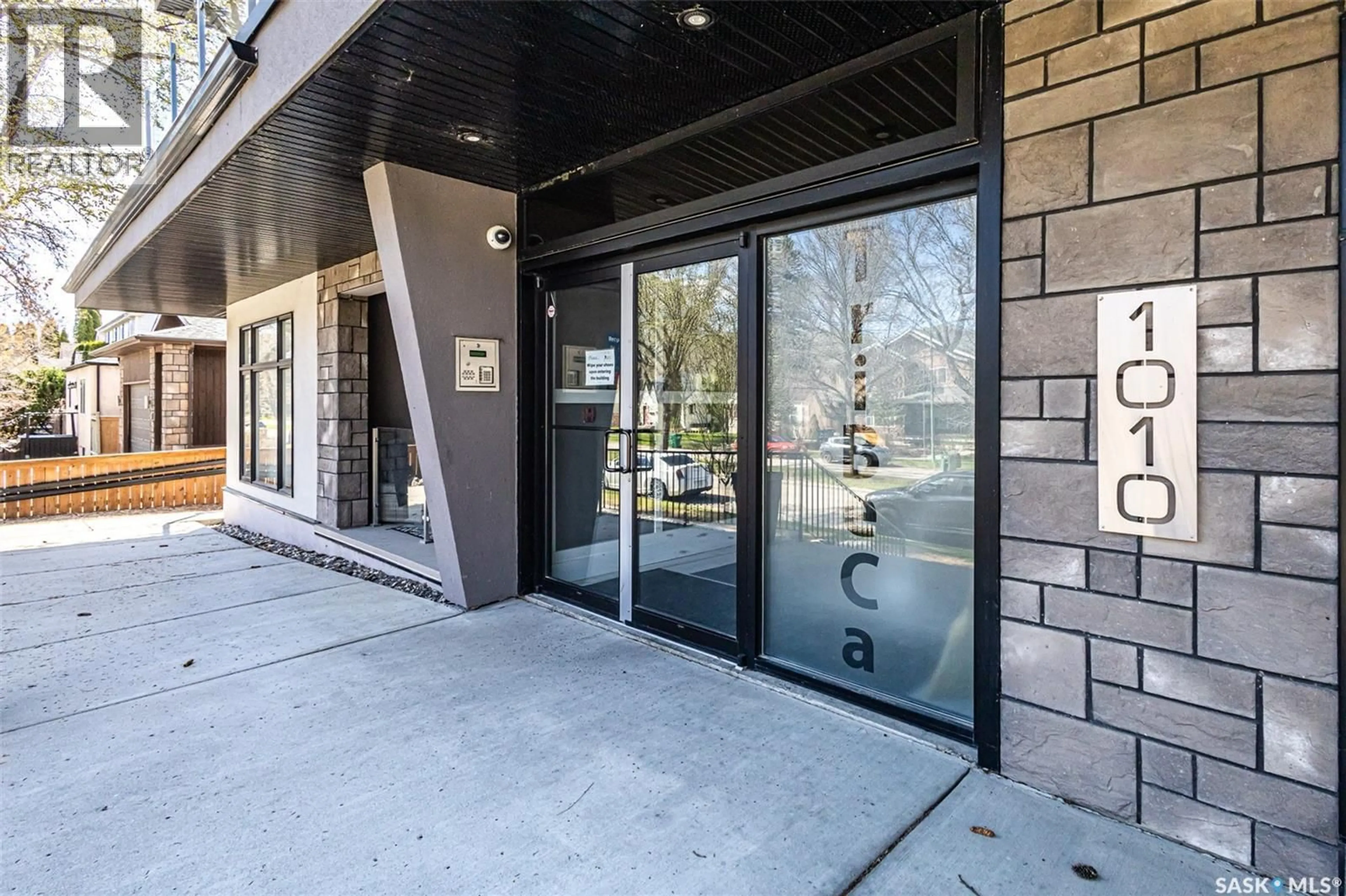Indoor foyer for 206 - 1010 MAIN STREET, Saskatoon Saskatchewan S7H0K7