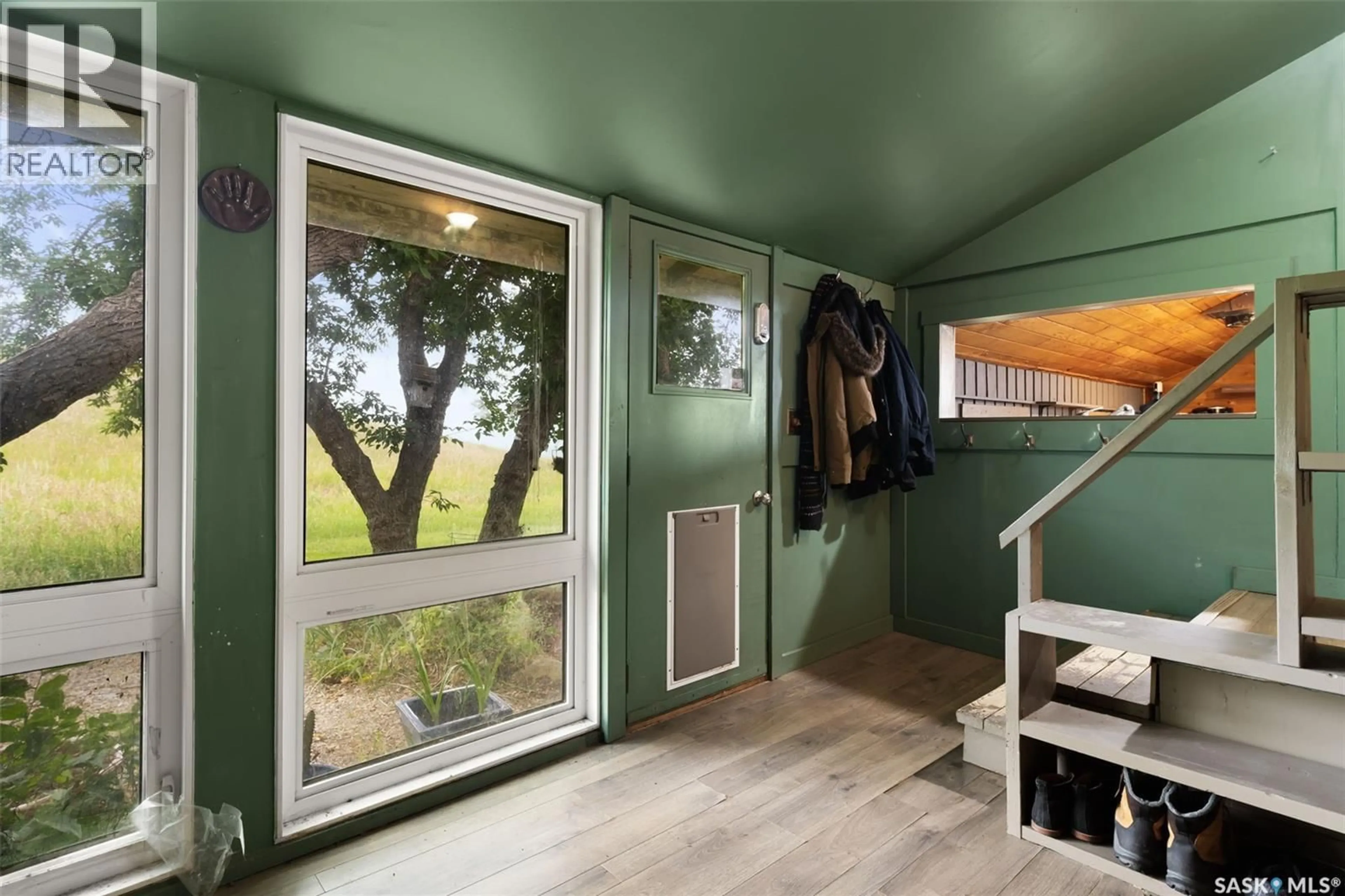 Indoor entryway for CRAVEN ACREAGE, Longlaketon Rm No. 219 Saskatchewan S0G0W0