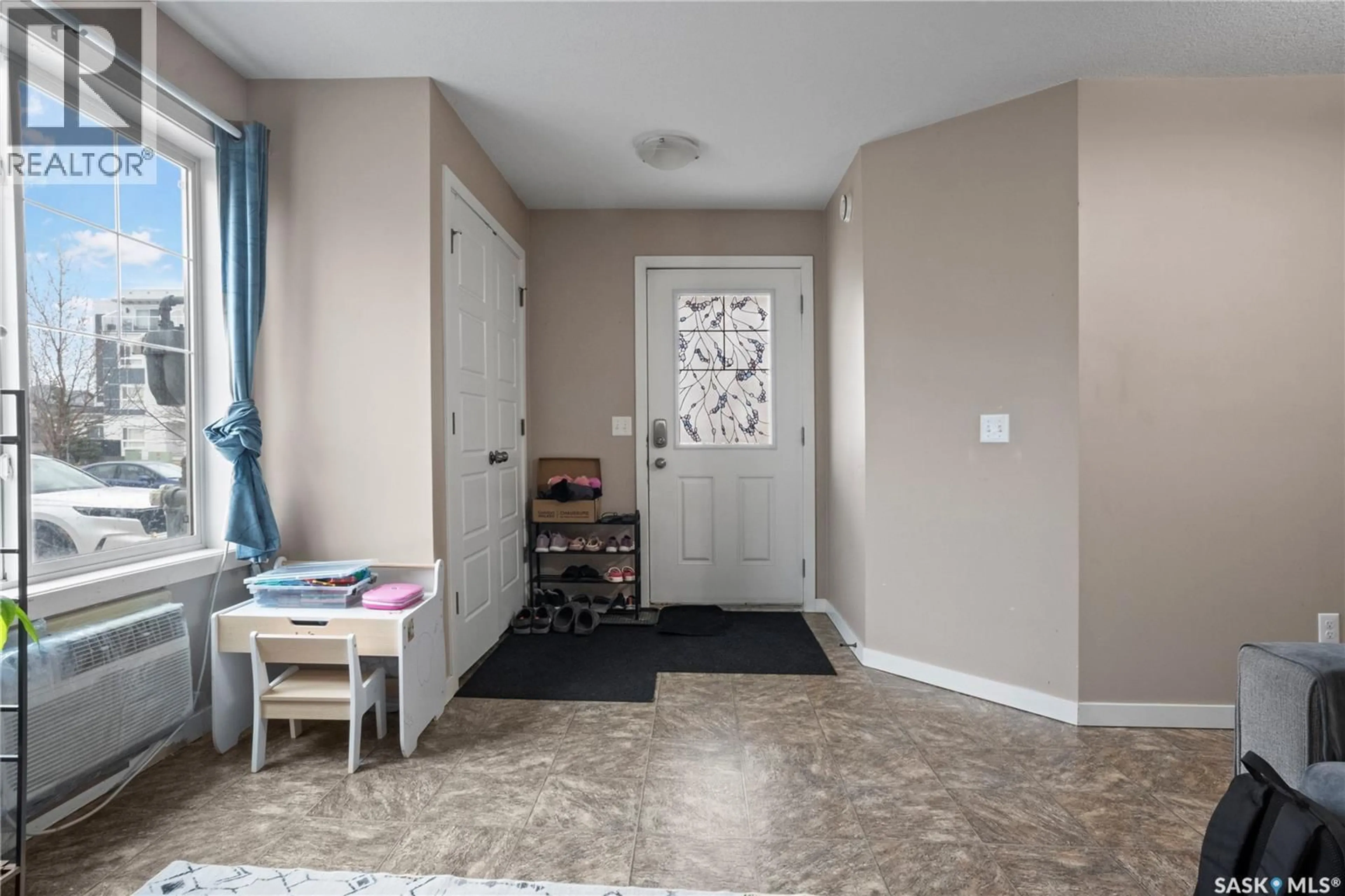 Indoor entryway for 82 - 5622 GORDON ROAD, Regina Saskatchewan S4W0M1