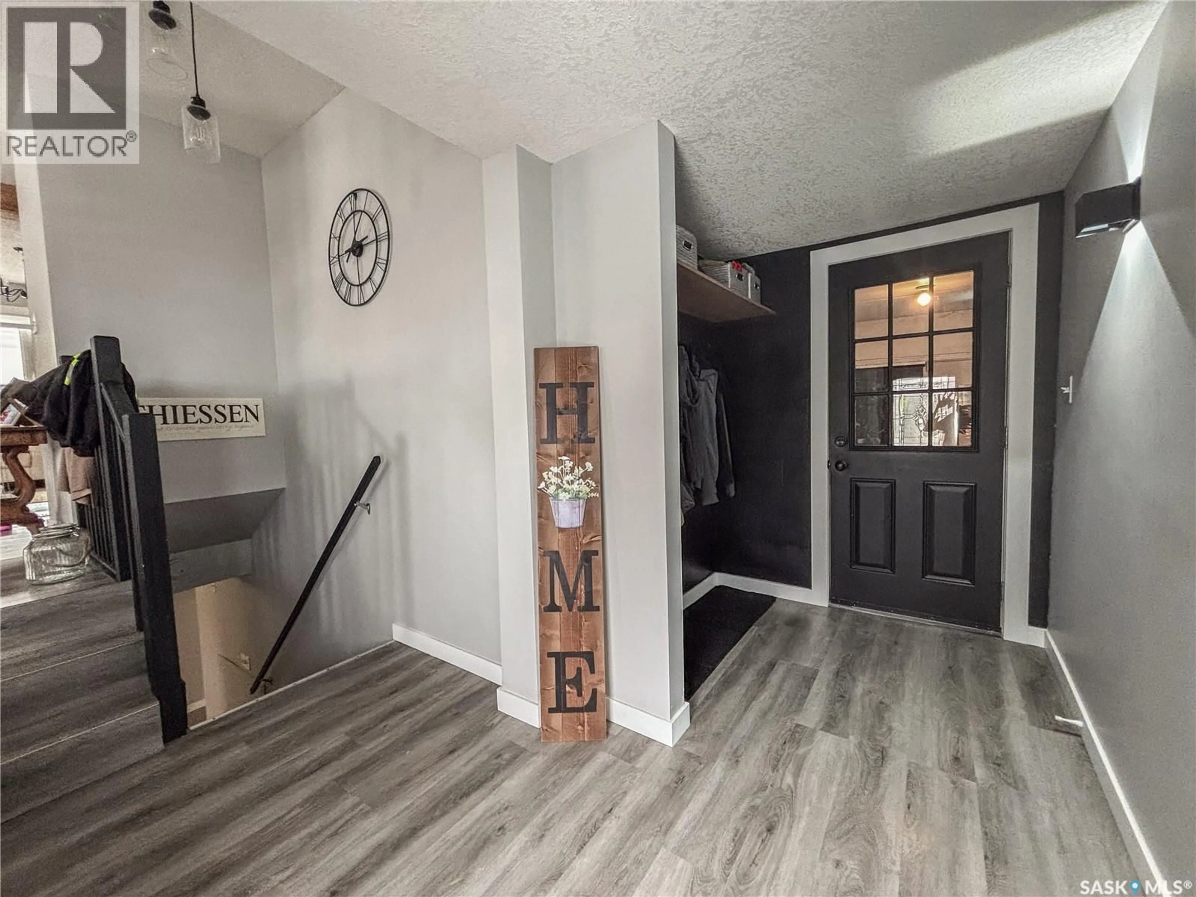 Indoor entryway for 812 QU'APPELLE STREET, Grenfell Saskatchewan S0G2B0
