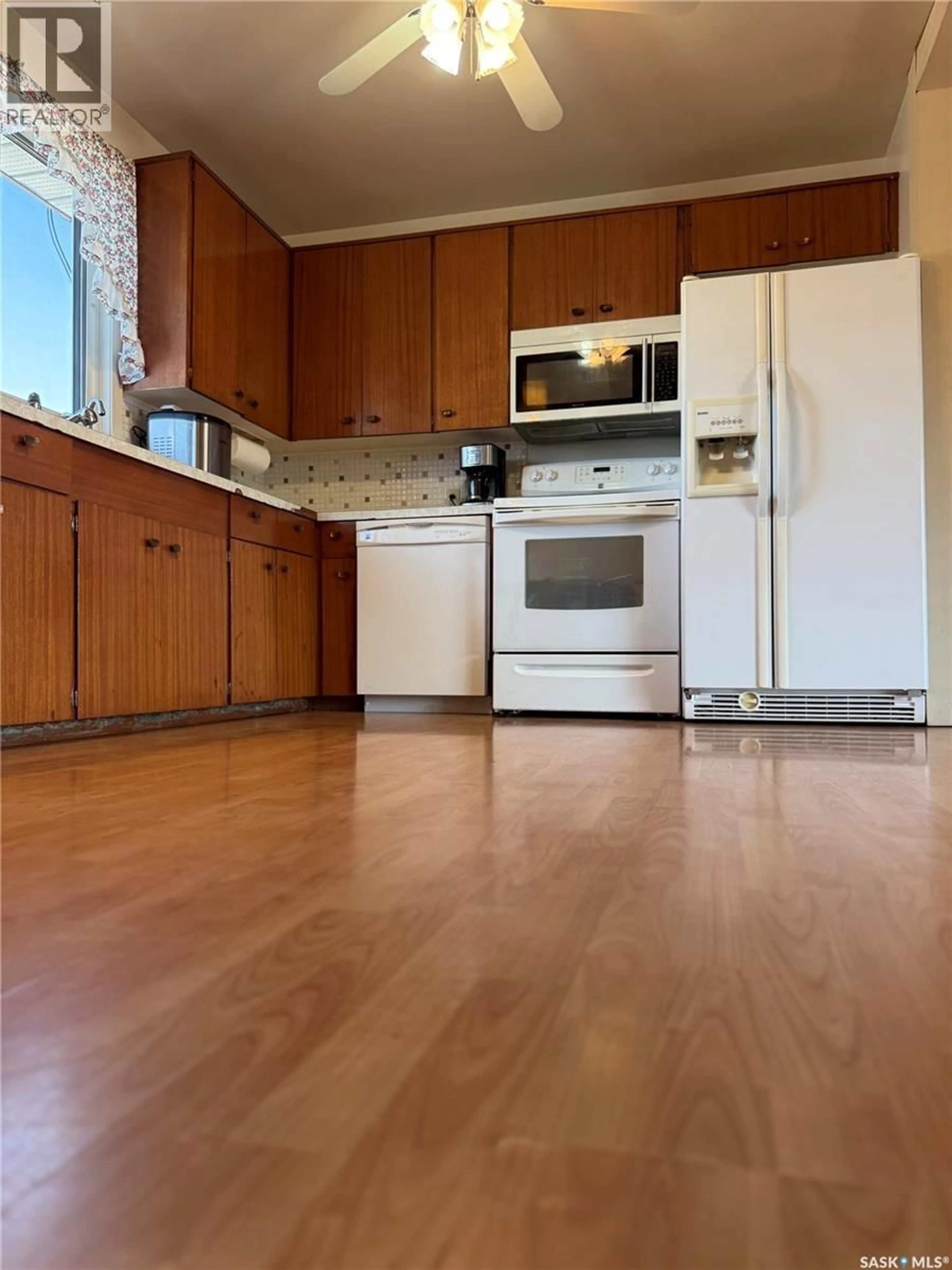 Standard kitchen, unknown for 578 4TH AVENUE, Melville Saskatchewan S0A2P0