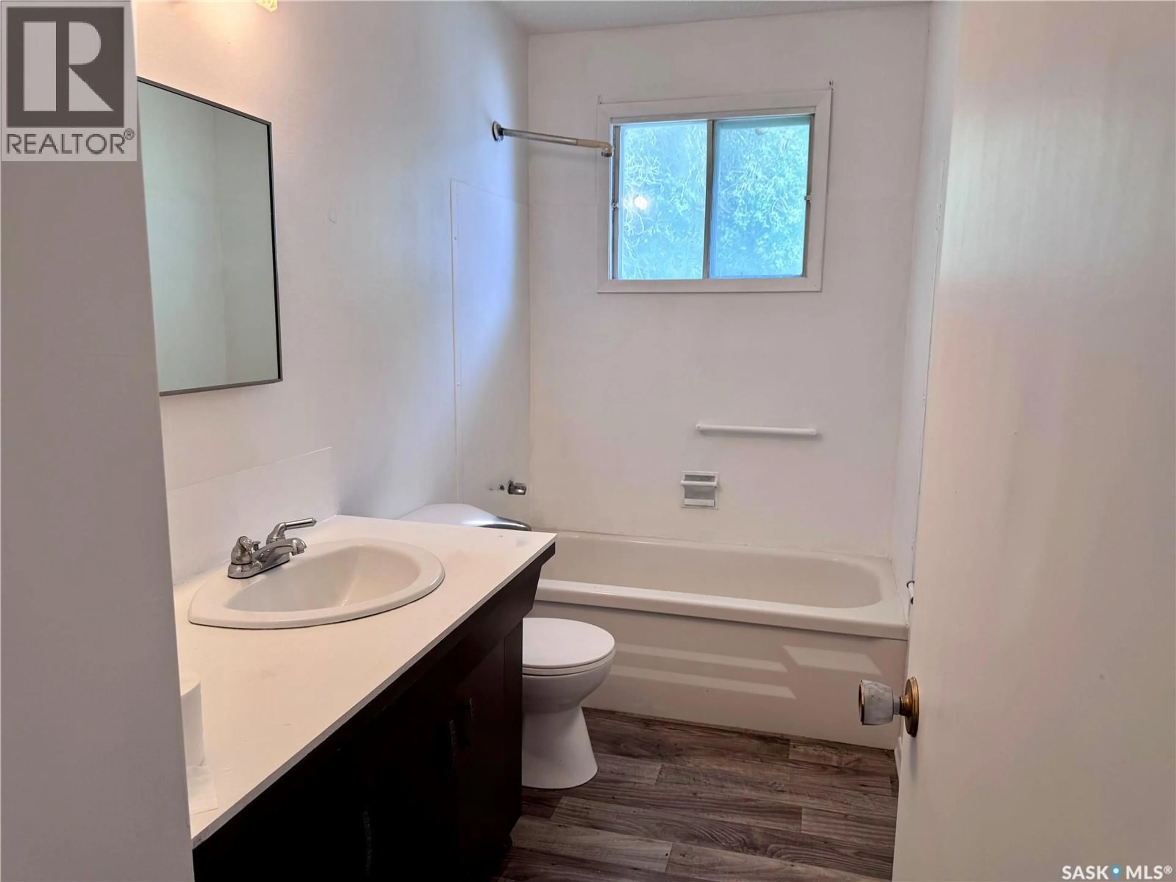 Standard bathroom, unknown for 917 GALT STREET, Whitewood Saskatchewan S0G5C0
