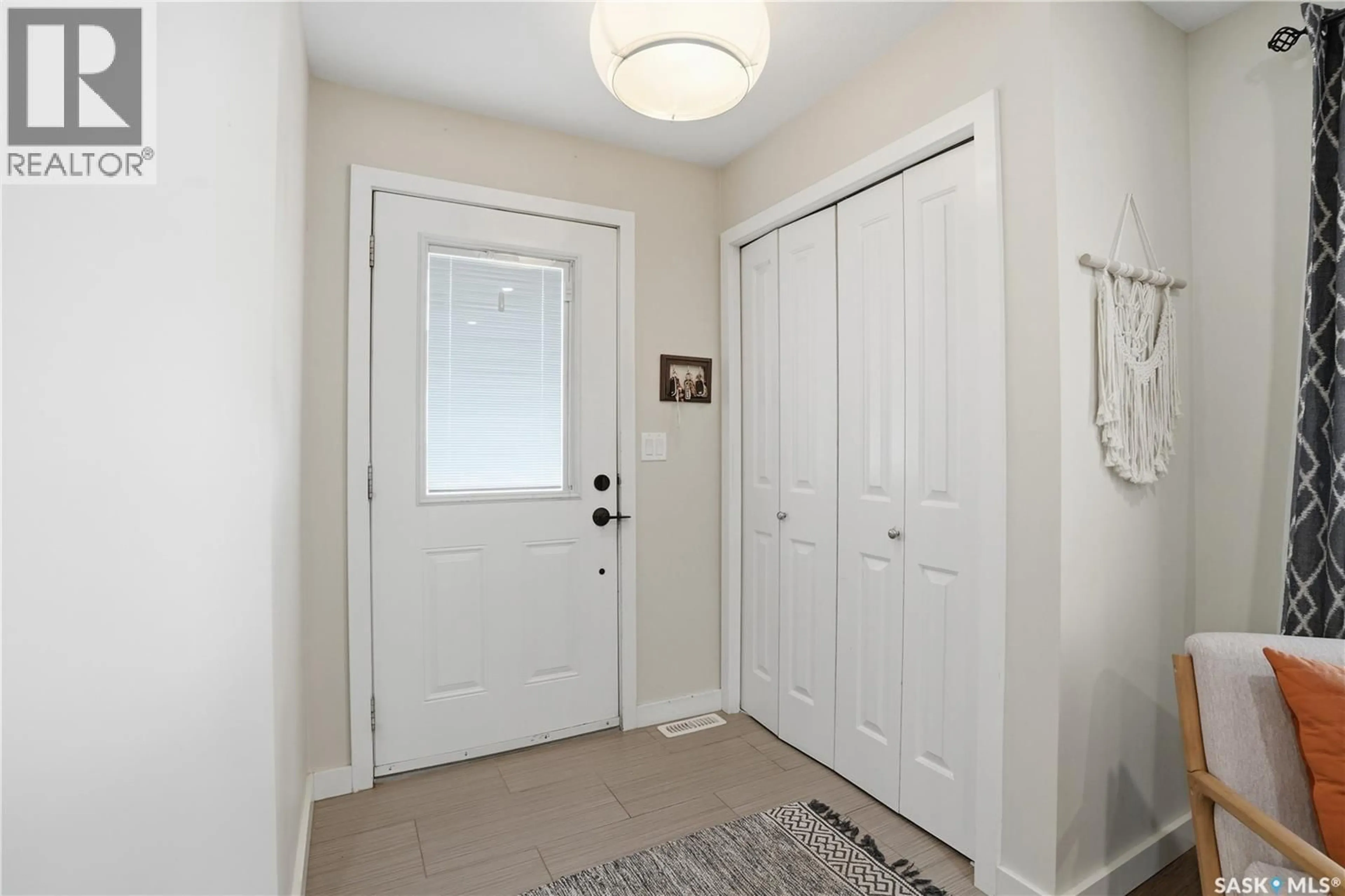 Indoor entryway for 1015 - 2203 PATRICK CRESCENT, Saskatoon Saskatchewan S7W0M3