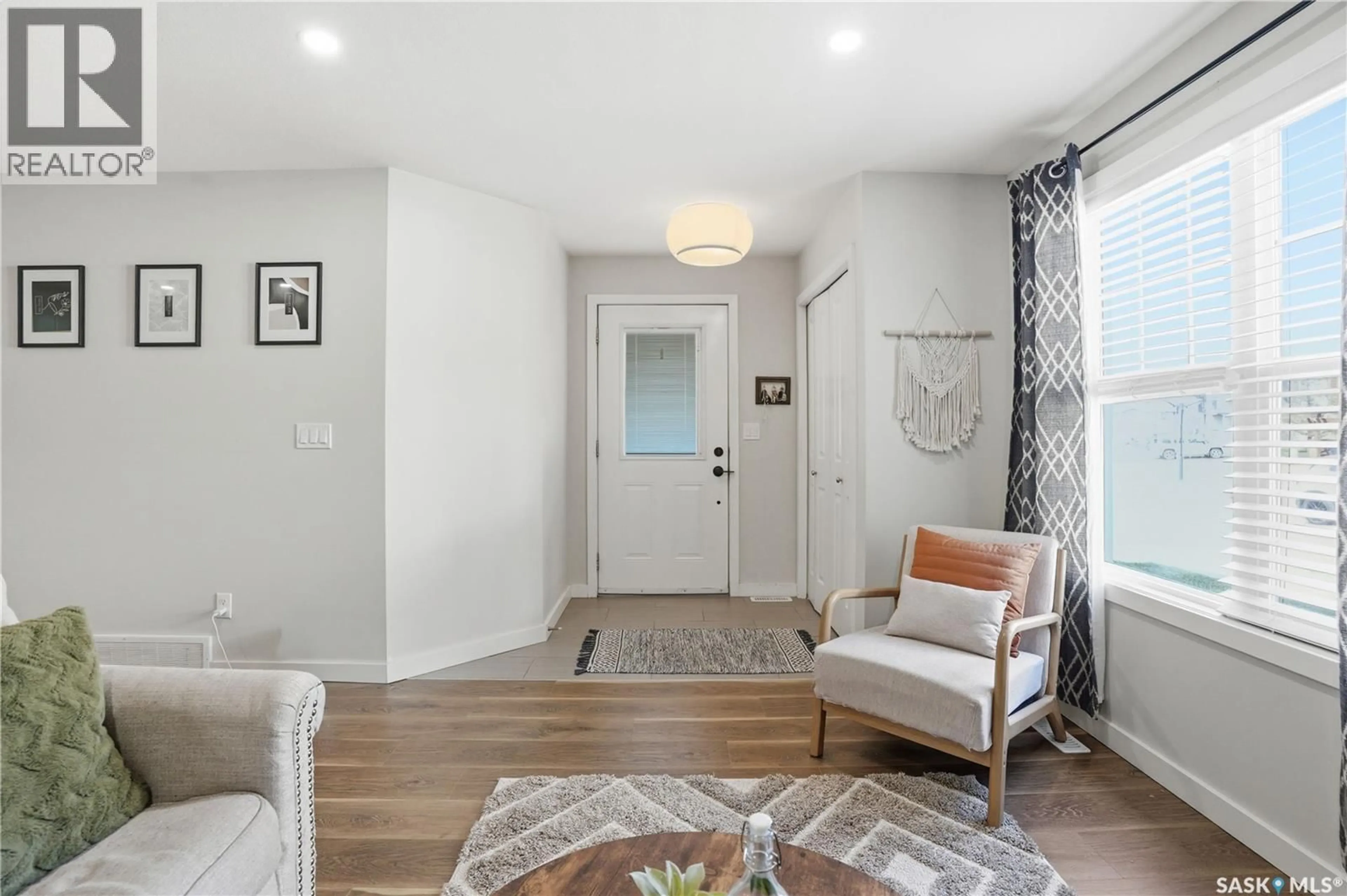 Indoor entryway for 1015 - 2203 PATRICK CRESCENT, Saskatoon Saskatchewan S7W0M3