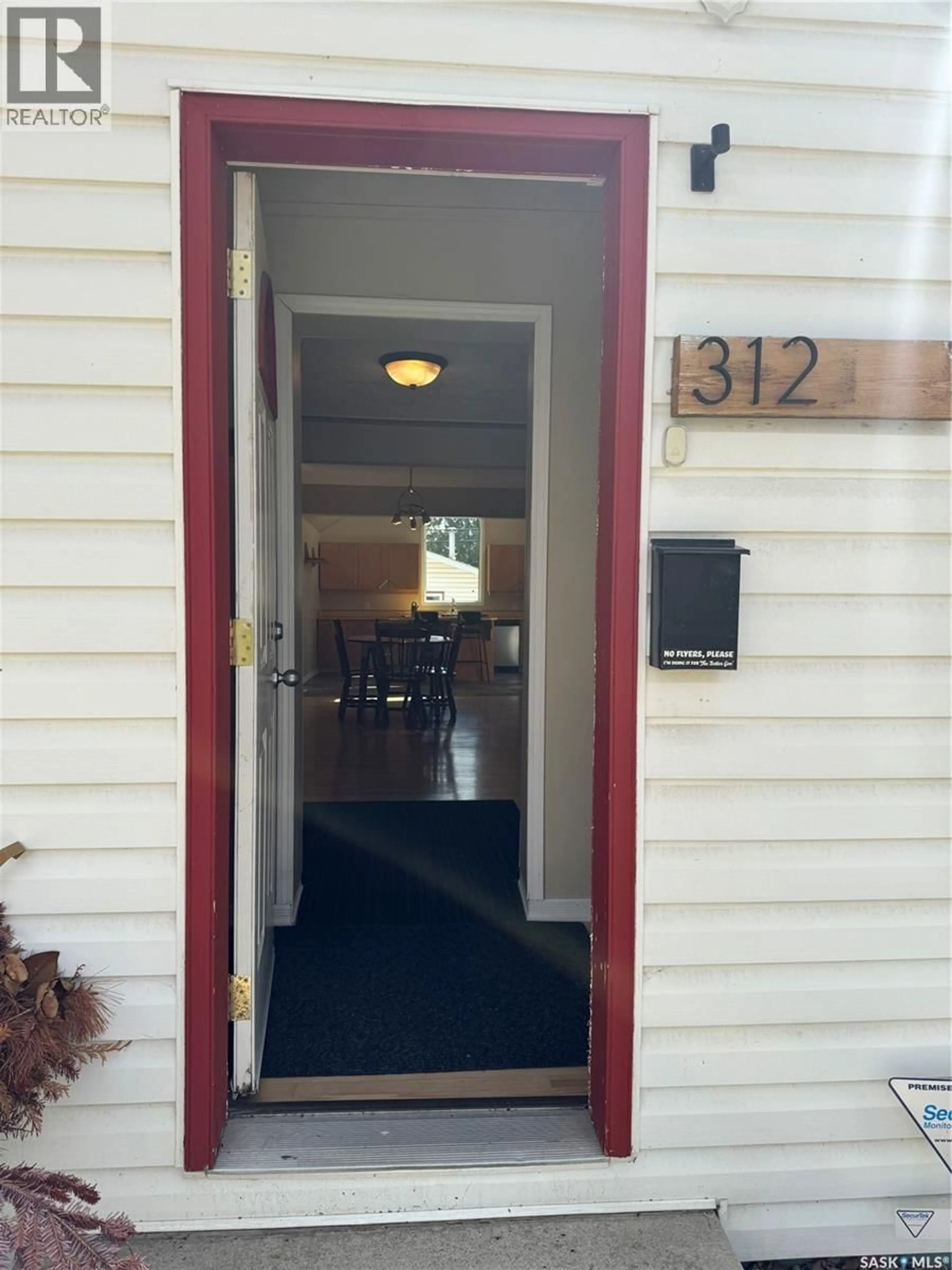 Indoor foyer for 312 1ST STREET, Saskatoon Saskatchewan S7H1S2