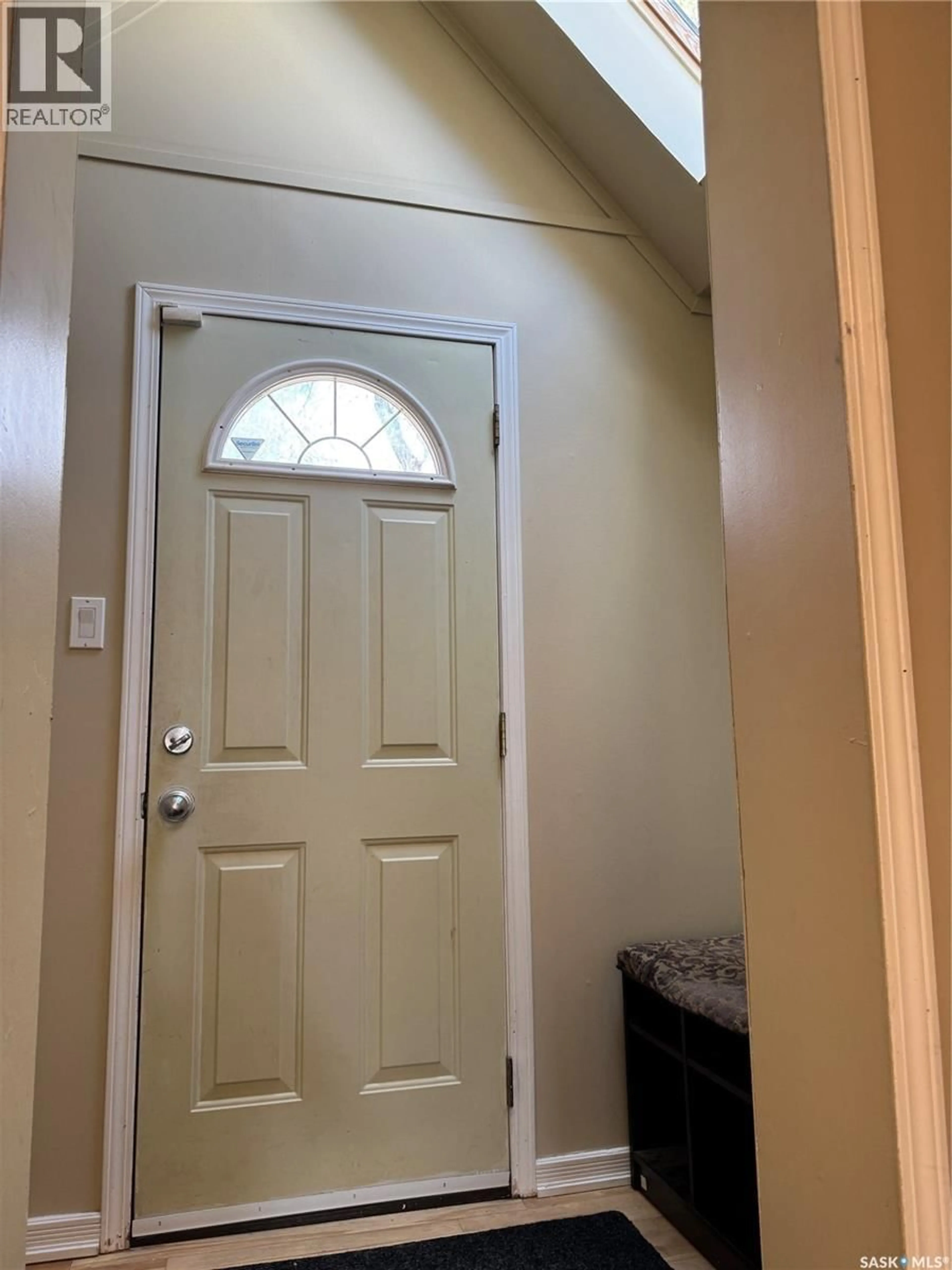 Indoor entryway for 312 1ST STREET, Saskatoon Saskatchewan S7H1S2