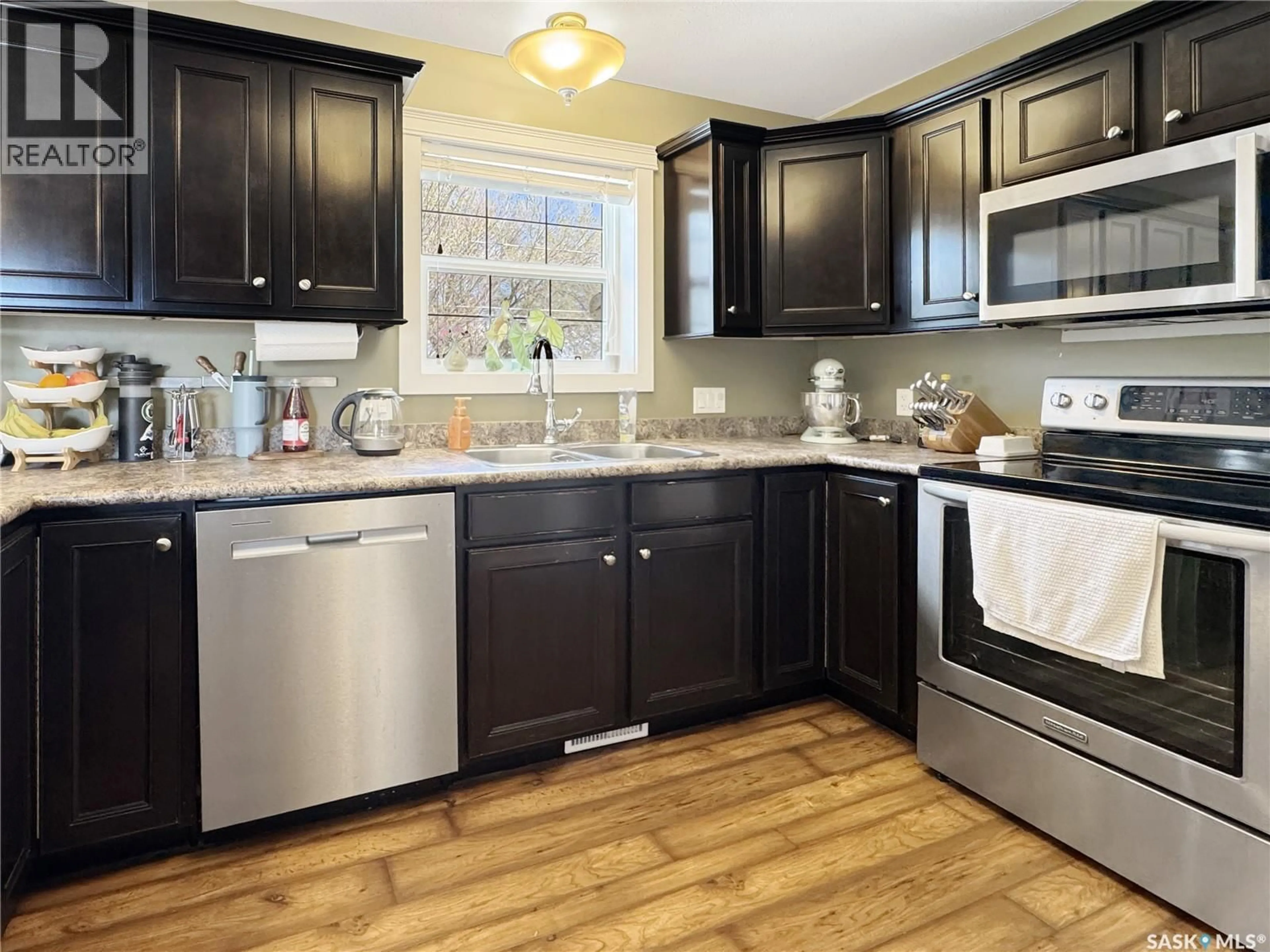 Standard kitchen, unknown for 1742 93RD STREET, North Battleford Saskatchewan S9A0C8