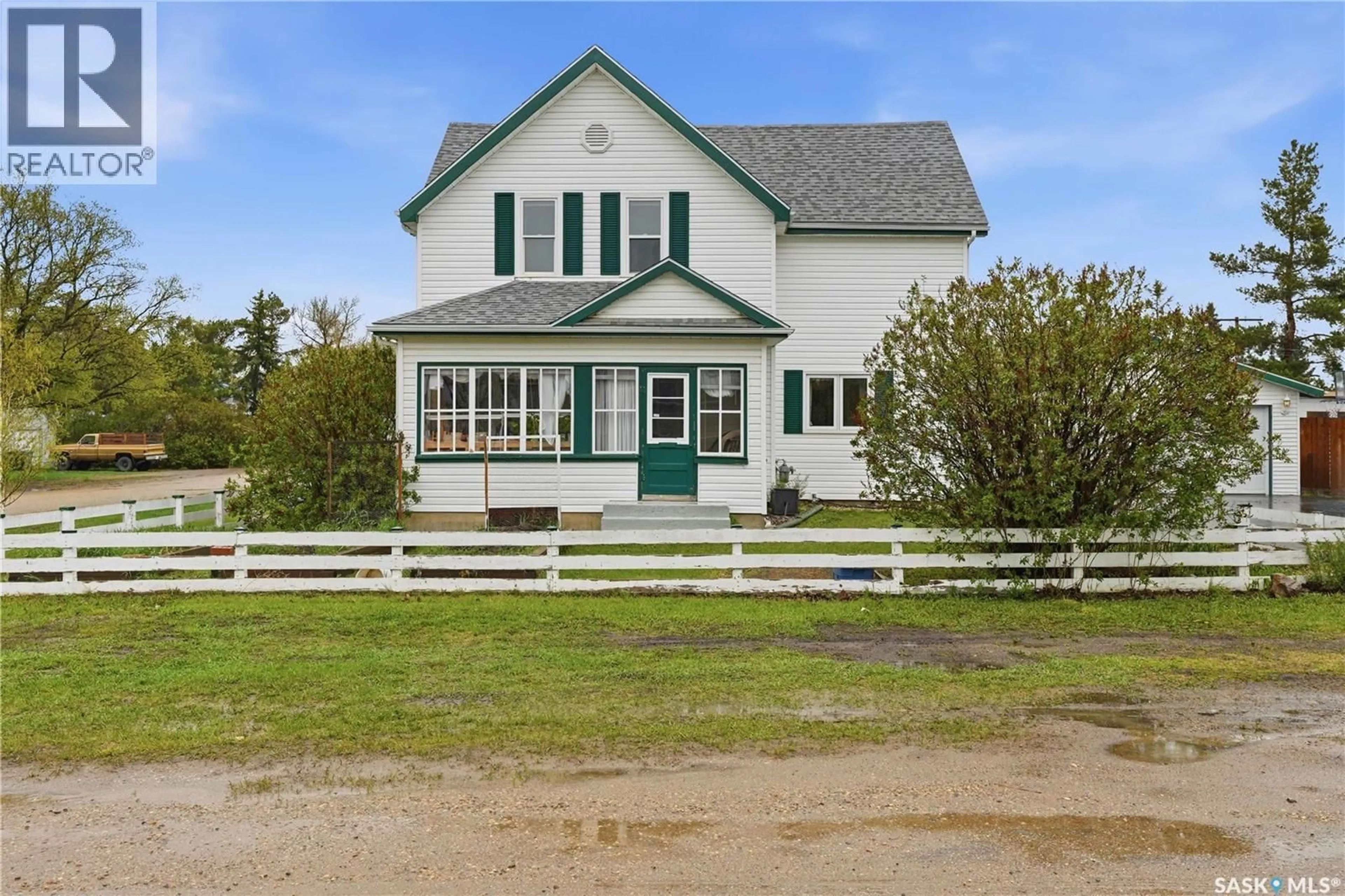 A pic from outside/outdoor area/front of a property/back of a property/a pic from drone, street for 12 ALEXANDRA STREET, Mortlach Saskatchewan S0H3E0