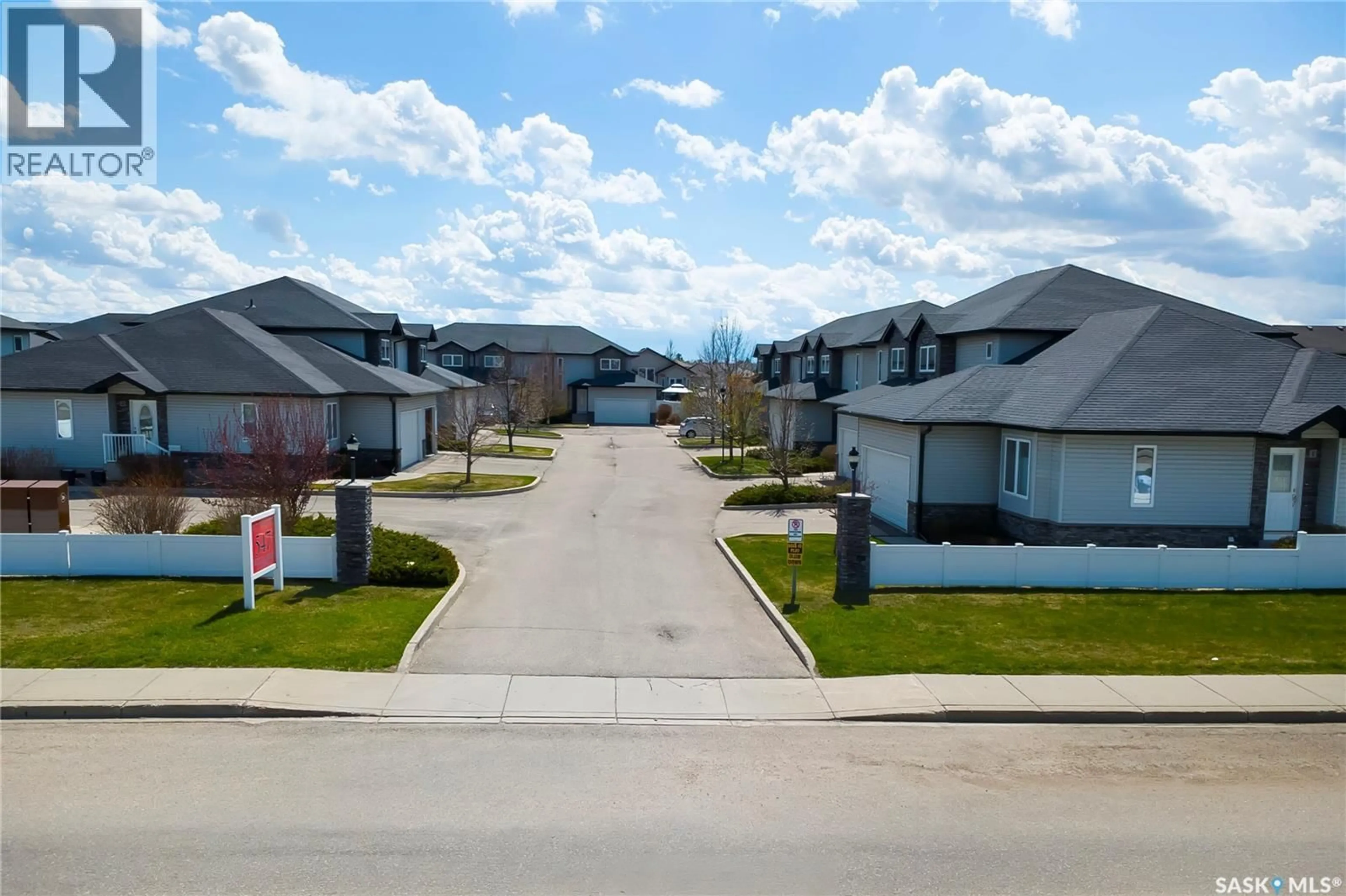 A pic from outside/outdoor area/front of a property/back of a property/a pic from drone, street for 2 547 EAST HAMPTON BOULEVARD, Saskatoon Saskatchewan S7R0B1