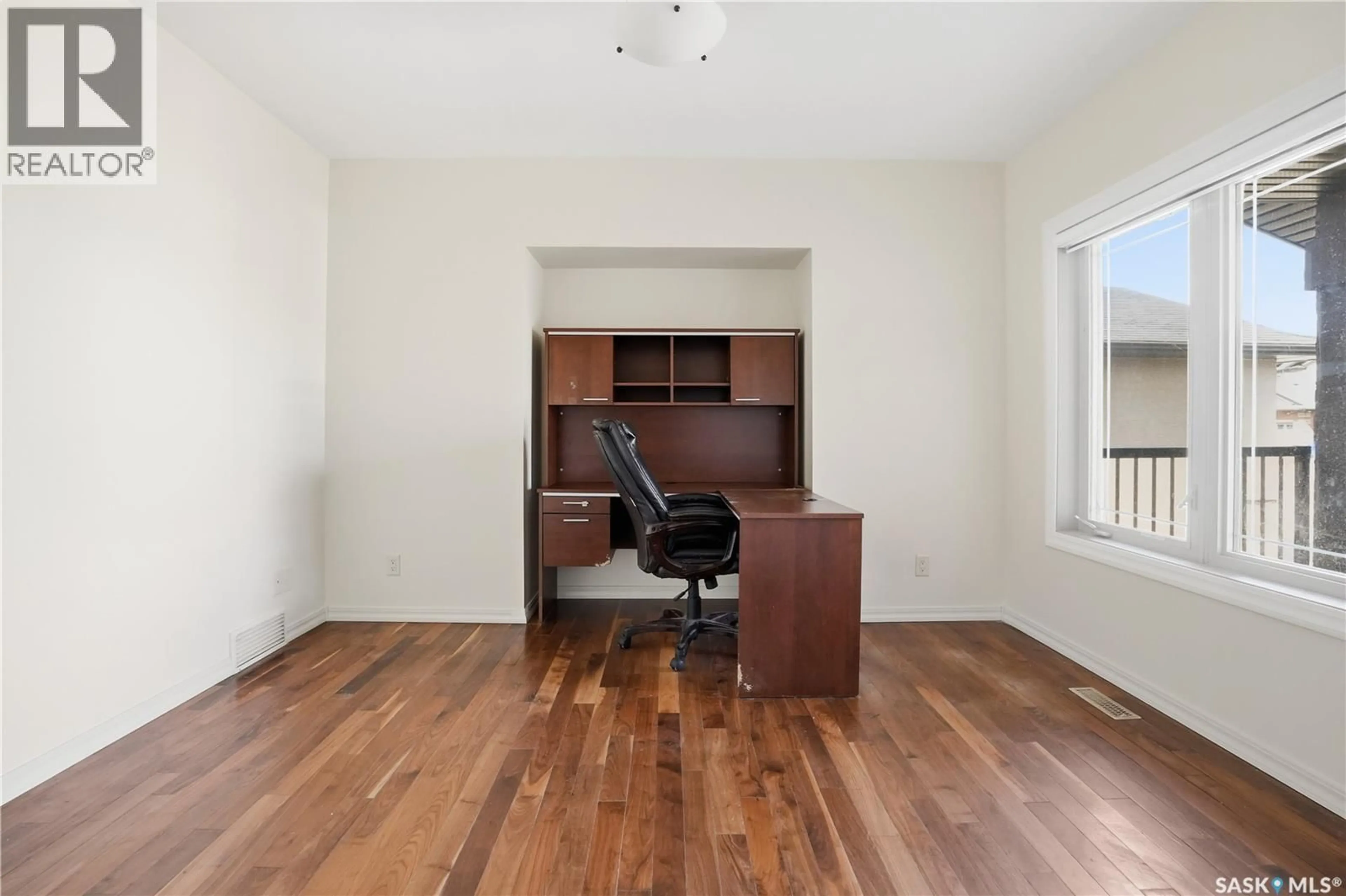 A pic of a room for 7111 WASCANA COVE DRIVE, Regina Saskatchewan S4V3G1