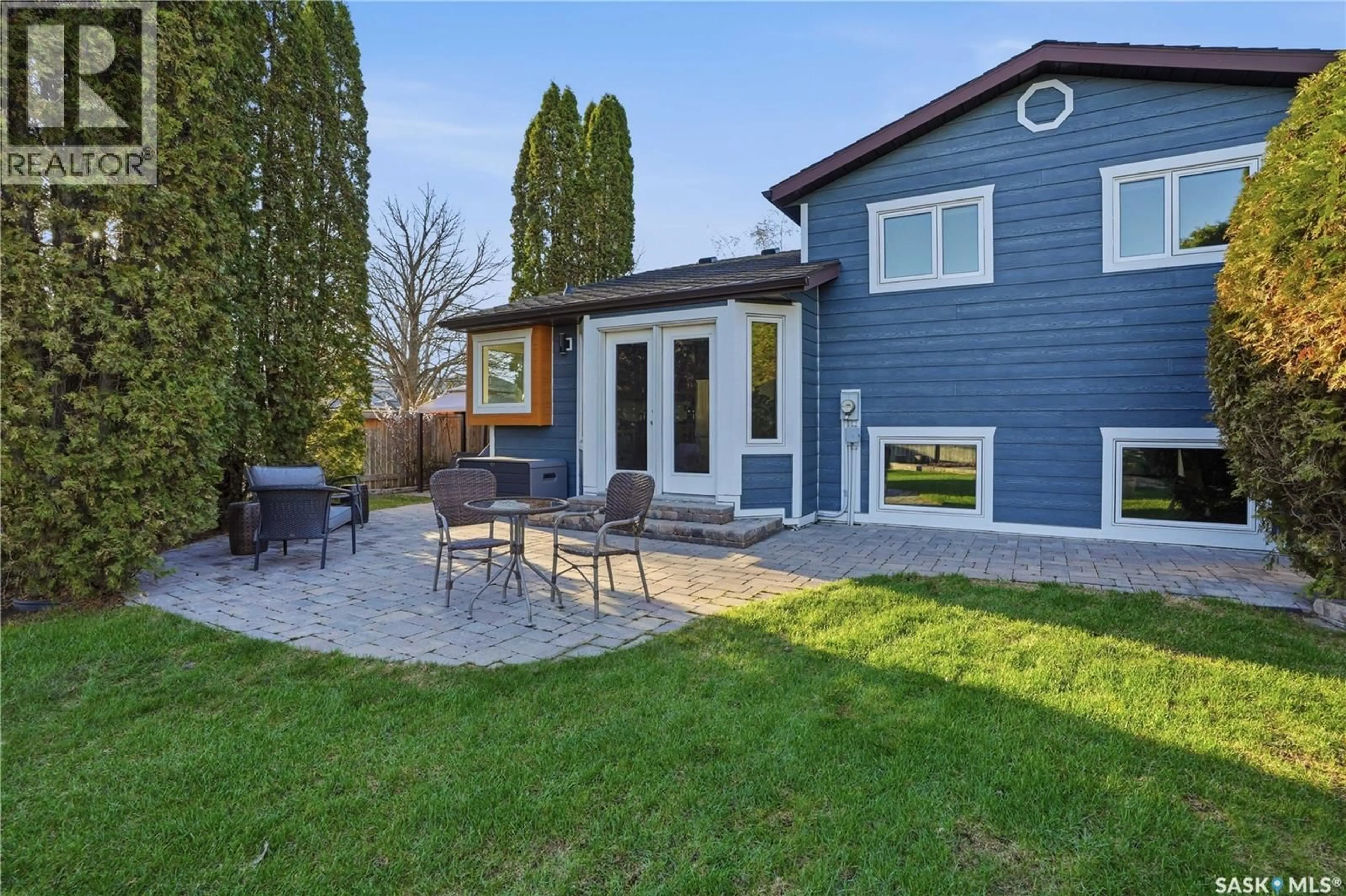 Patio, street for 239 SCISSONS COURT, Saskatoon Saskatchewan S7S1C4