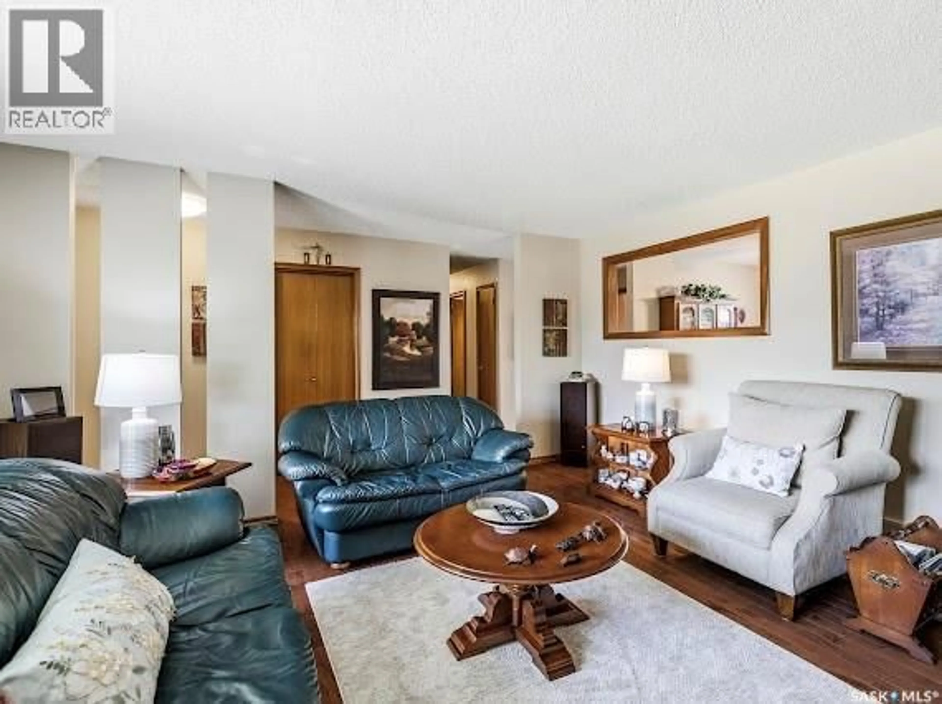 Living room with furniture, unknown for 661 DALGLIESH DRIVE, Regina Saskatchewan S4R6R1