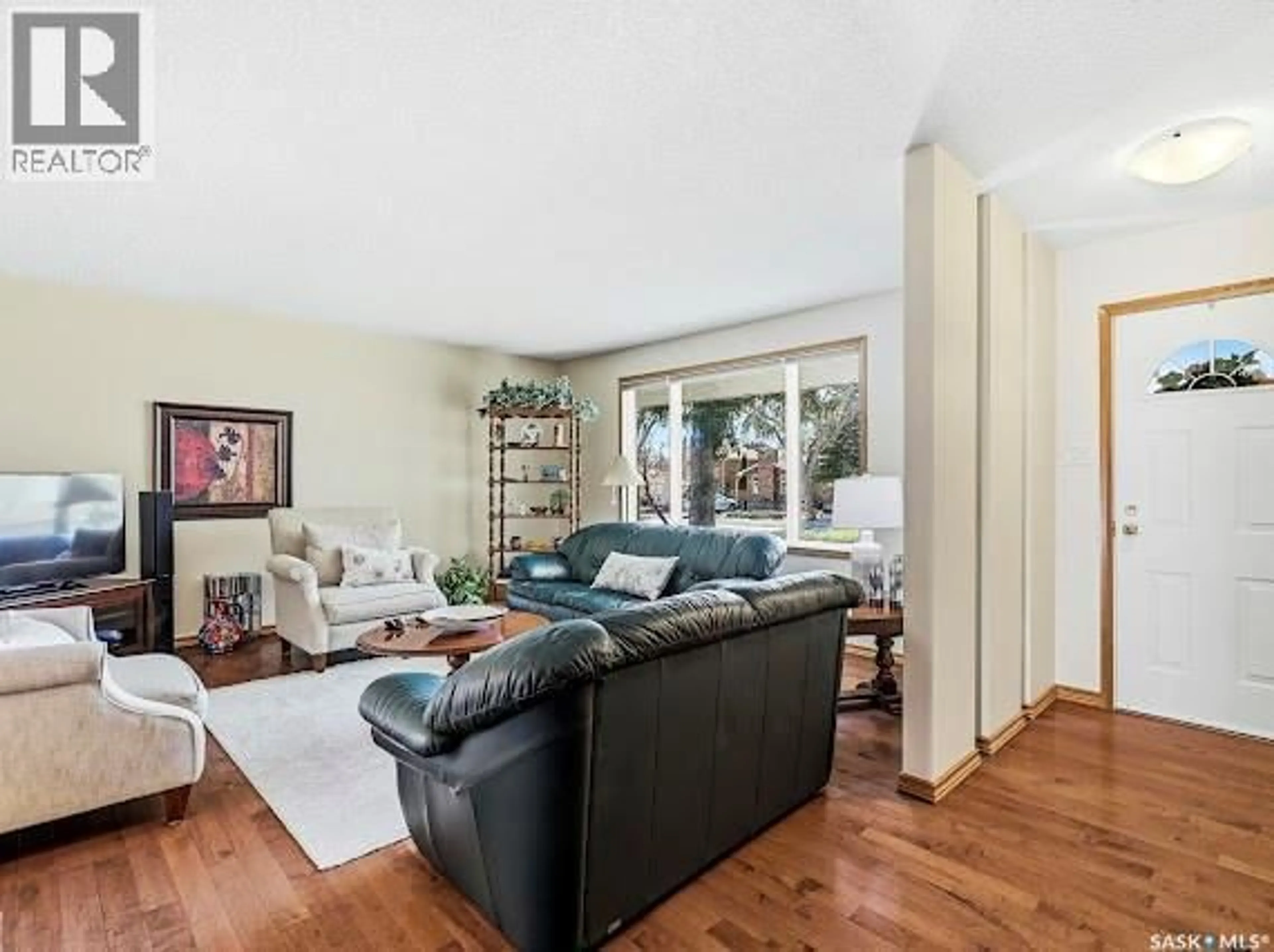 Living room with furniture, unknown for 661 DALGLIESH DRIVE, Regina Saskatchewan S4R6R1