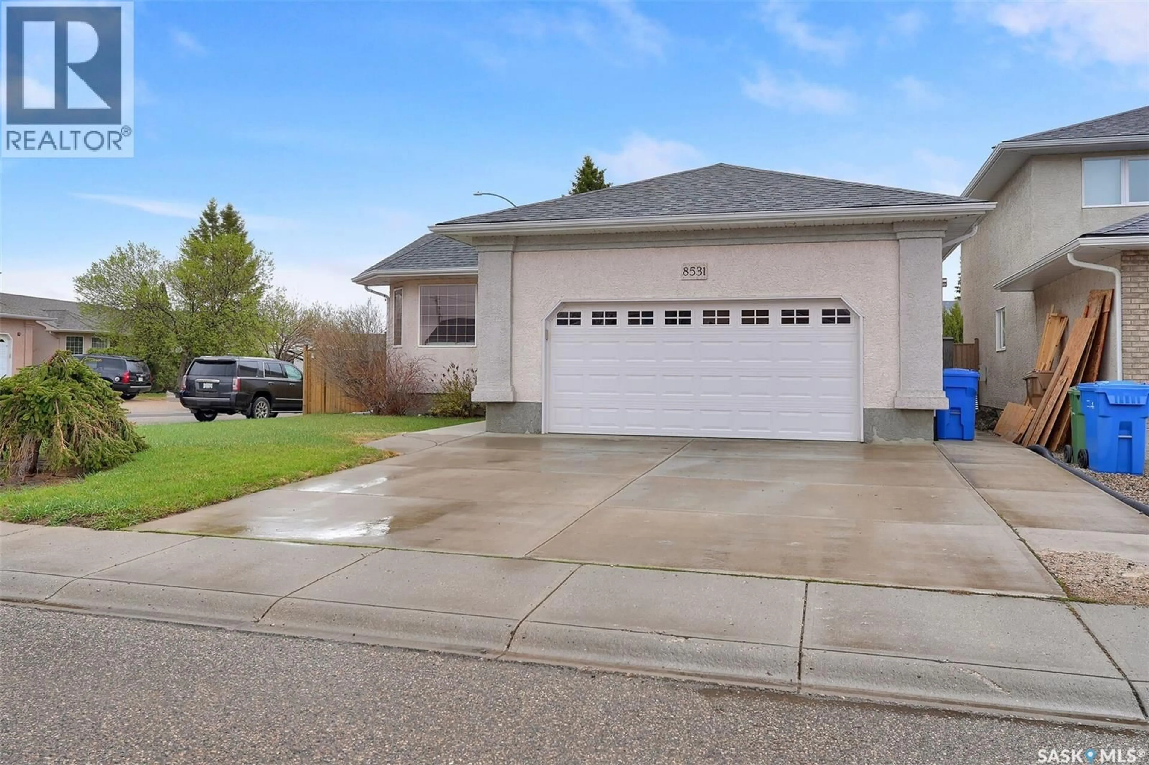 Indoor garage for 8531 THURSTON CRESCENT, Regina Saskatchewan S4Y1A2