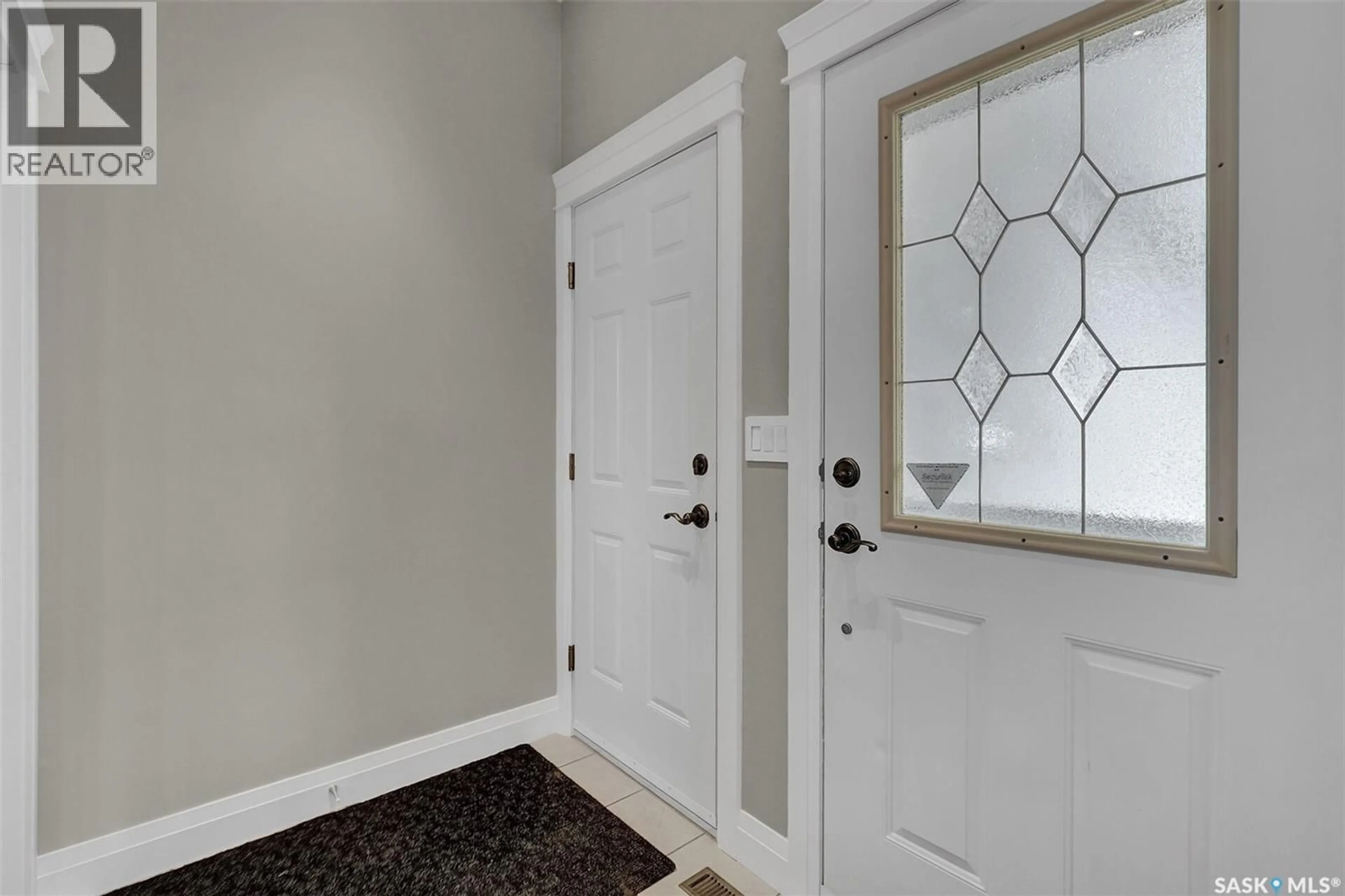 Indoor entryway for 8531 THURSTON CRESCENT, Regina Saskatchewan S4Y1A2