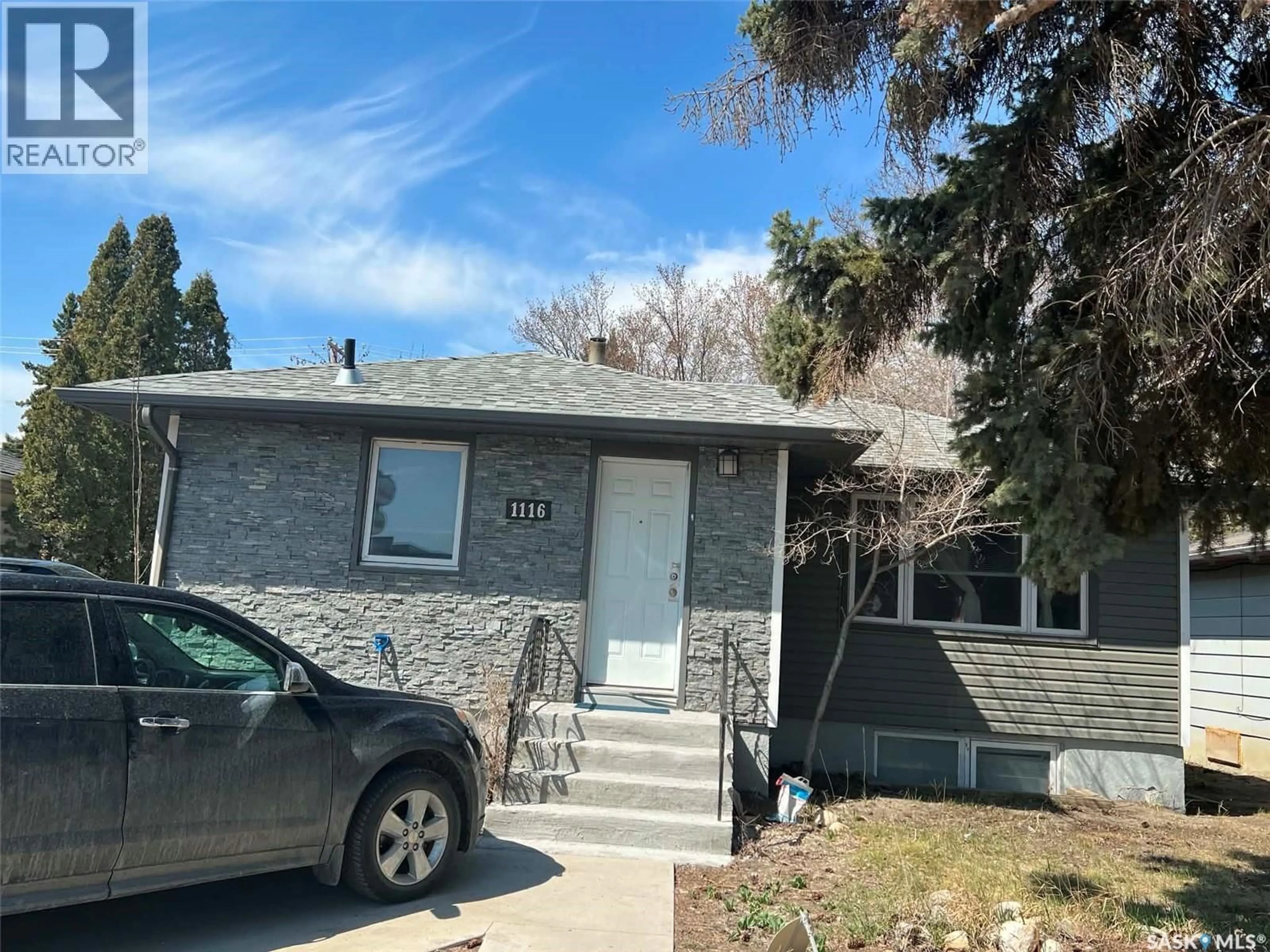 Home with vinyl exterior material, street for 1116 CUMBERLAND AVENUE, Saskatoon Saskatchewan S7H2L7